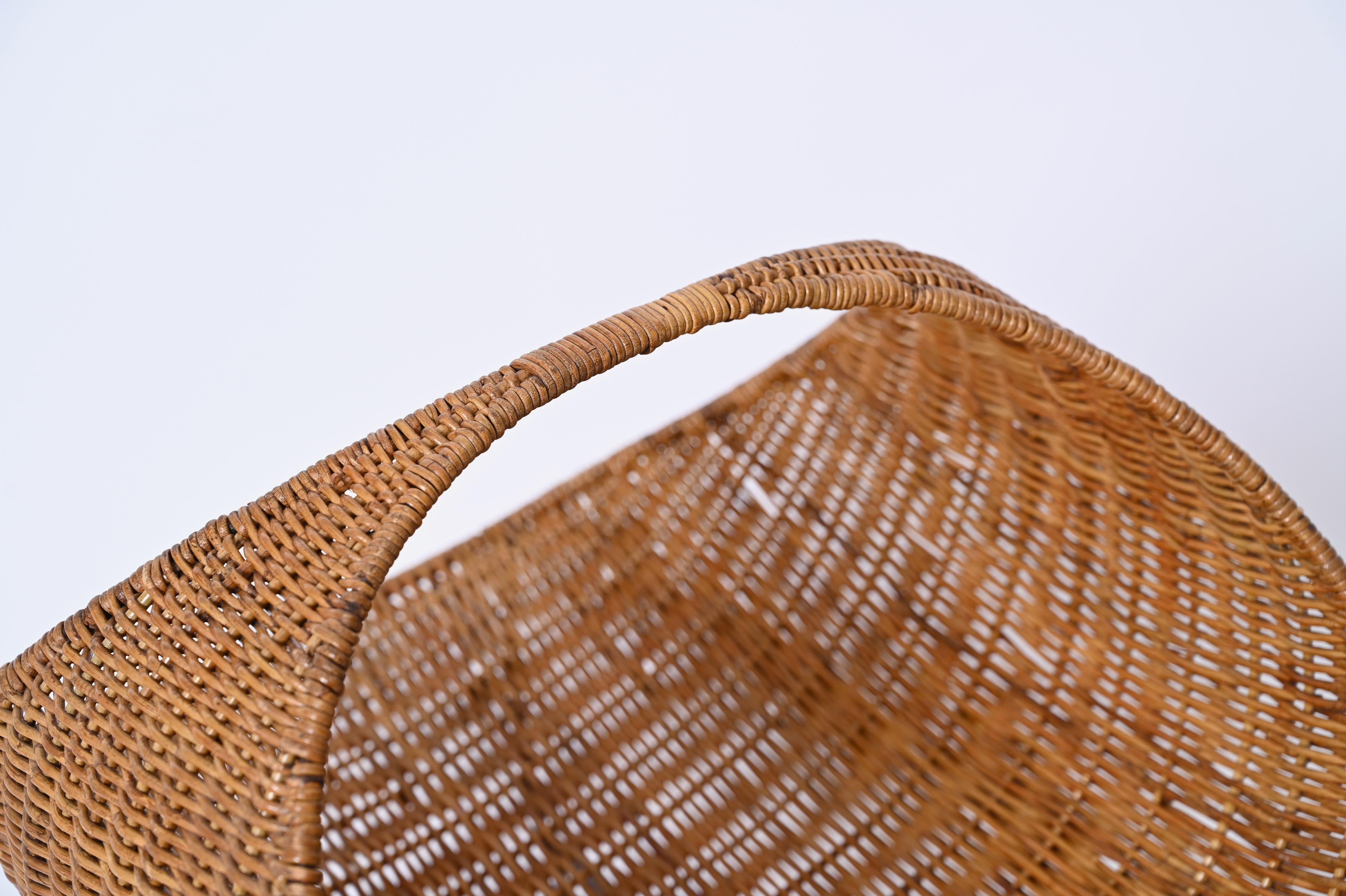 Rattan Campo & Graffi Magazine Rack in Wicker and Black Enameled Iron, Italy 1950s For Sale