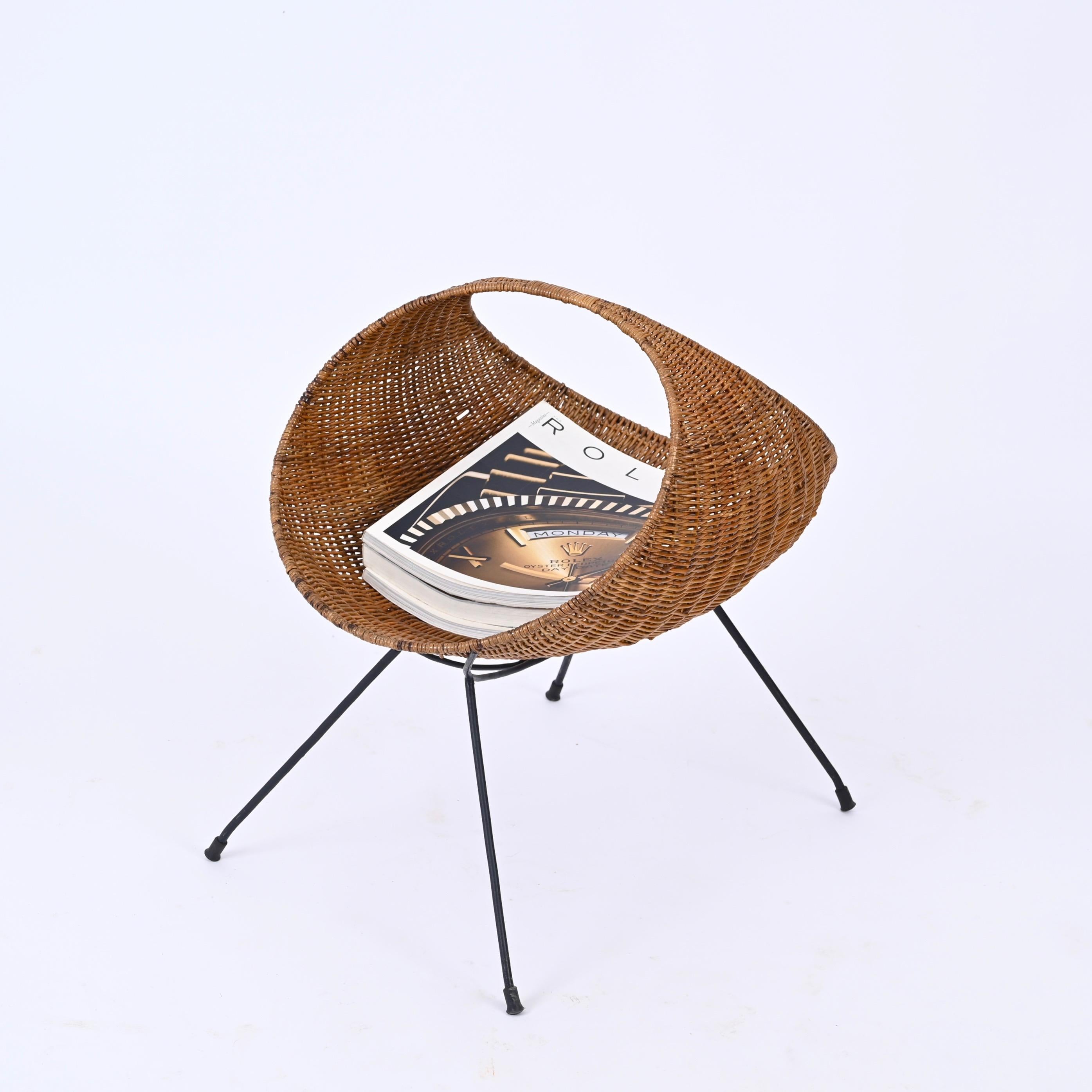 Campo & Graffi Magazine Rack in Wicker and Black Enameled Iron, Italy 1950s For Sale 2