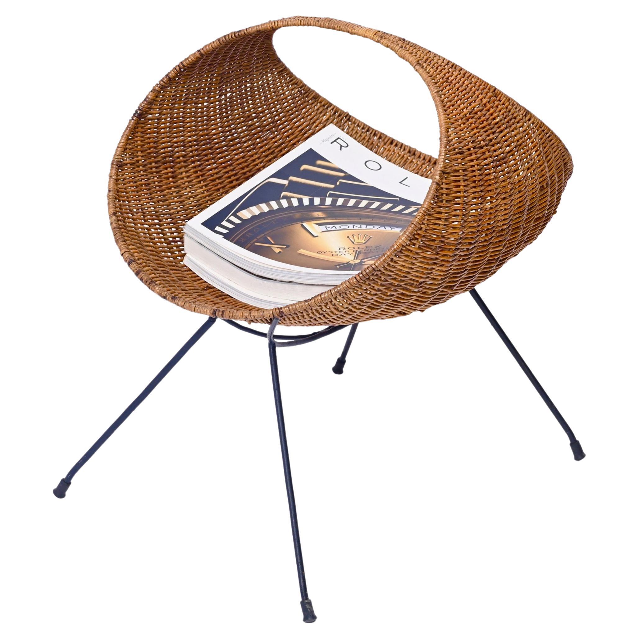Campo & Graffi Magazine Rack in Wicker and Black Enameled Iron, Italy 1950s For Sale