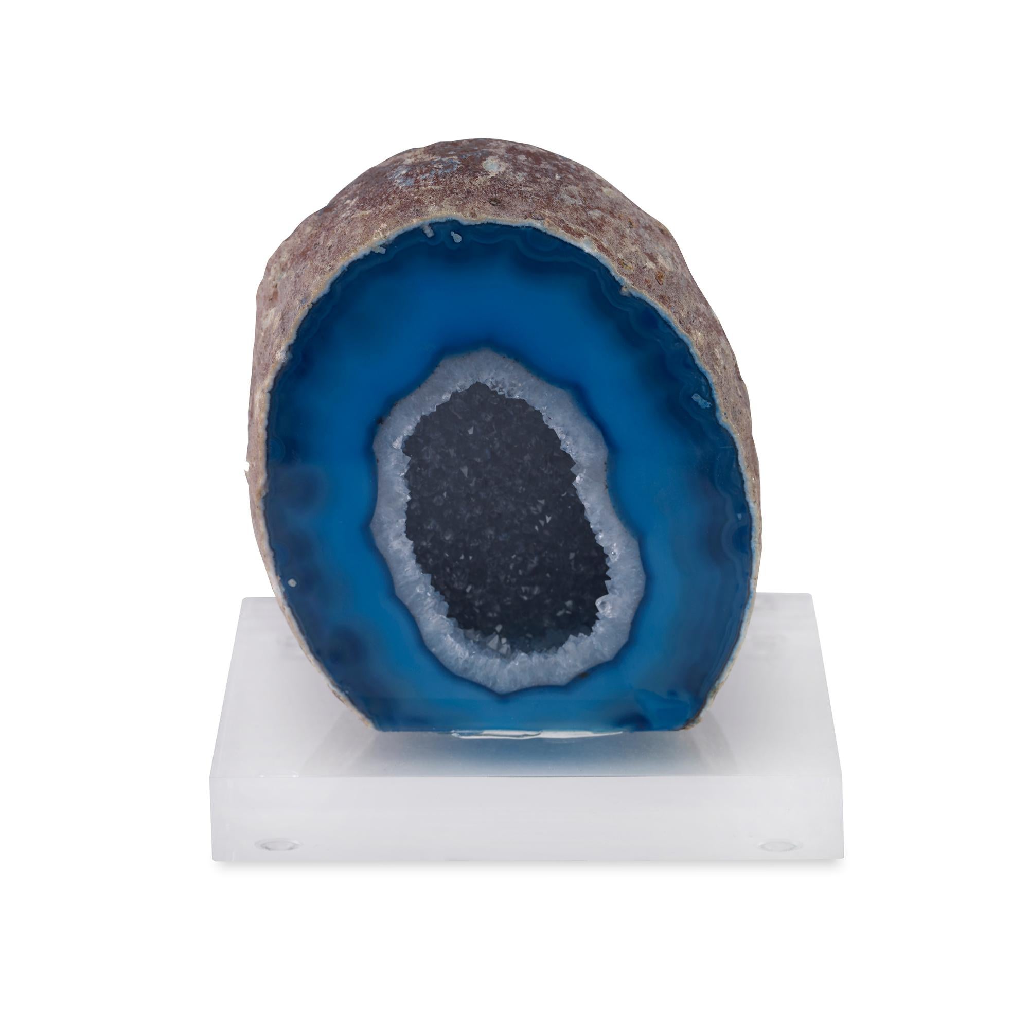 Campo Sculpture in Blue and Clear Stone by Curatedkravet In New Condition In Woodbury, NY
