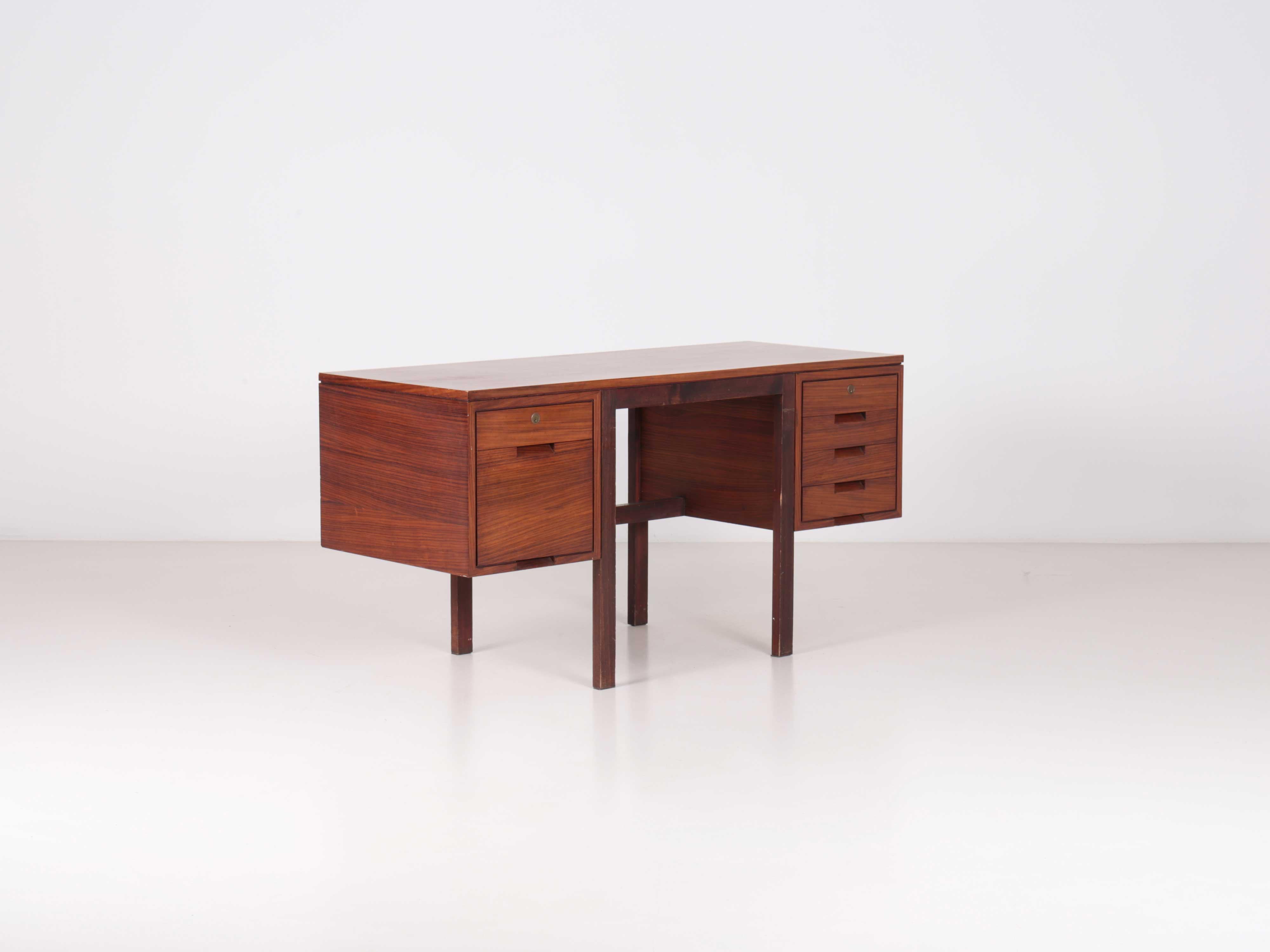 Mid-Century Modern Canaan Desk by Marcel Breuer produced by Gavina spa in 1962 For Sale