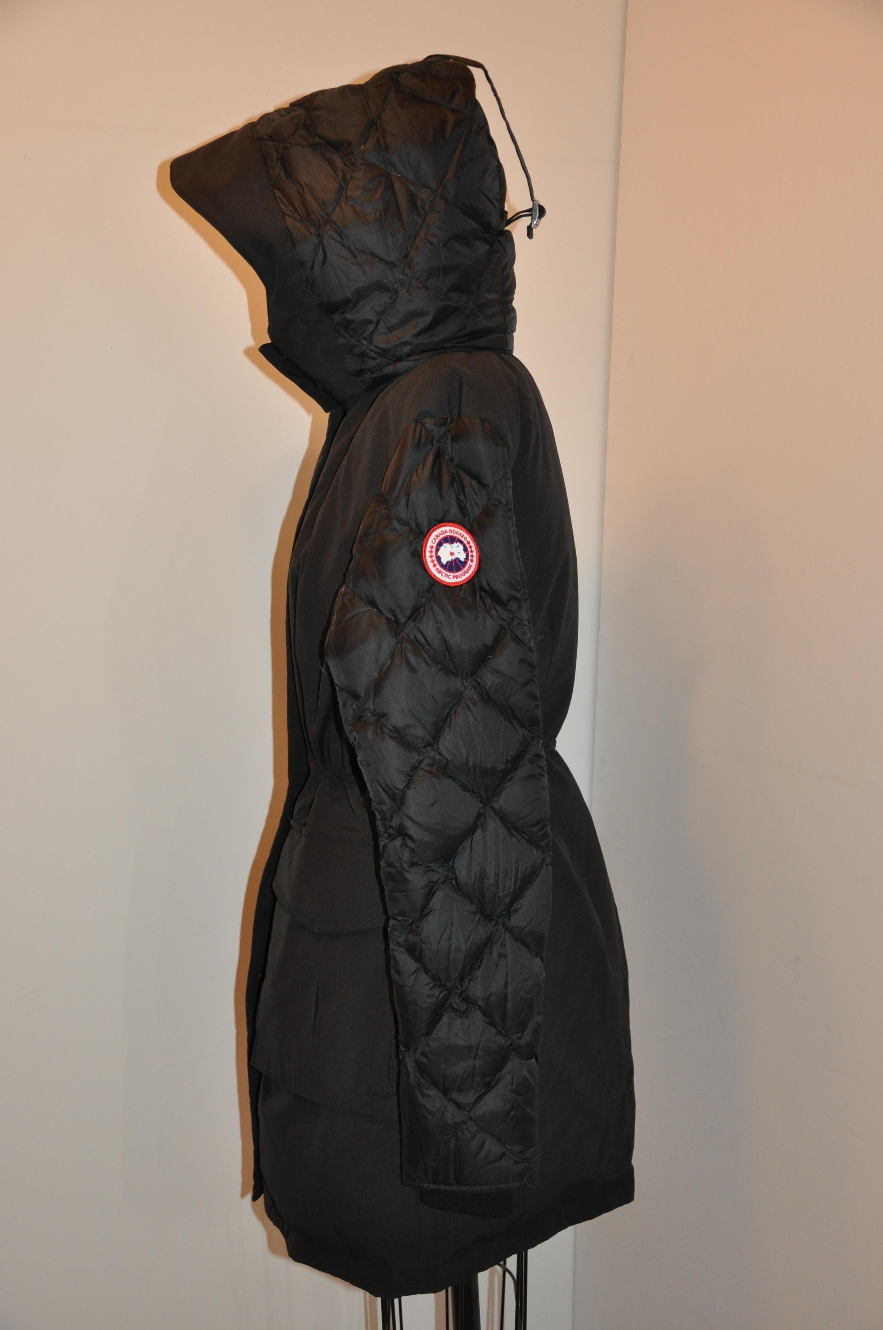 is the fur collar removable in canada goose coat