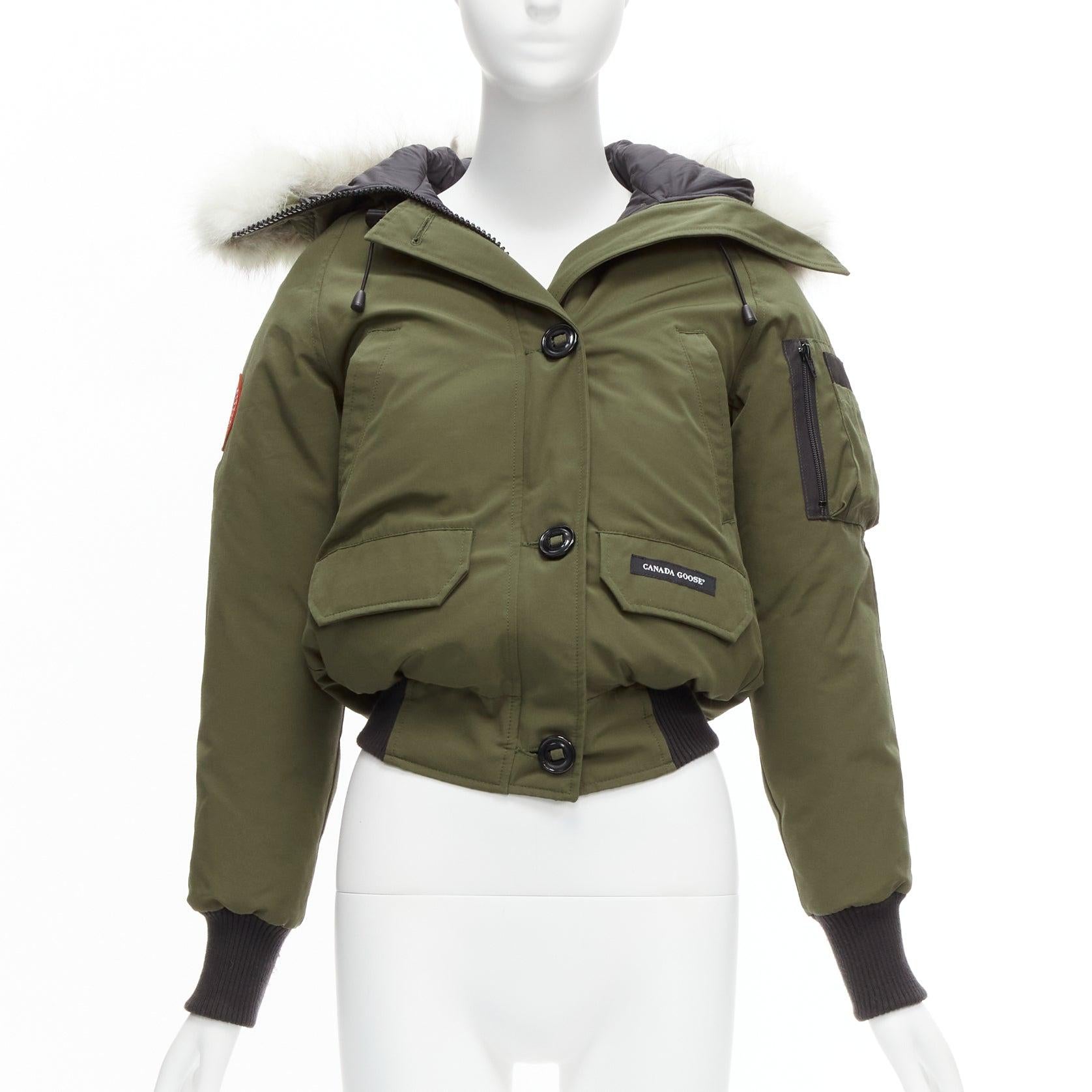 CANADA GOOSE army green nylon duck down fur trim hooded puffer jacket XXS
Reference: SNKO/A00262
Brand: Canada Goose
Material: Nylon
Color: Green, Black
Pattern: Solid
Closure: Zip
Lining: Black Down
Extra Details: Front center zip. Fur hood trim.