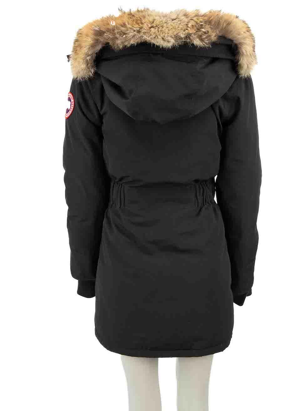 CONDITION is Very good. Minimal wear to coat is evident. Minimal fading to fabric on inner arms on this used Canada Goose designer resale item.
 
 Details
 Black
 Polyester
 Parka coat
 Fur trim hood
 Detachable hood and fur trim
 Zip and snap