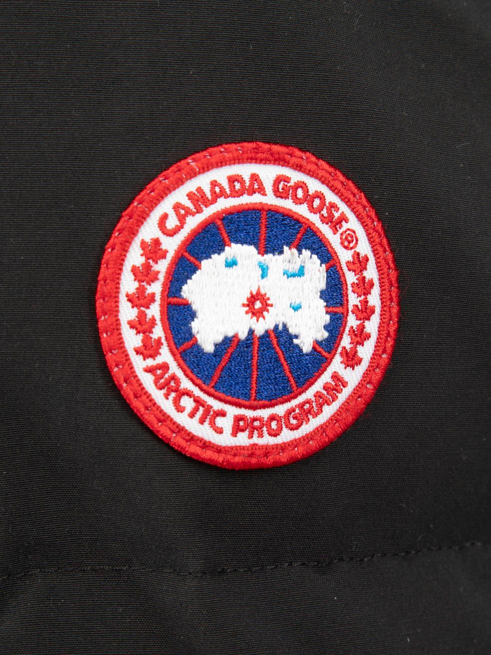 Canada Goose Black Coyote Fur Trim Down Coat Size XS Bon état - En vente à London, GB