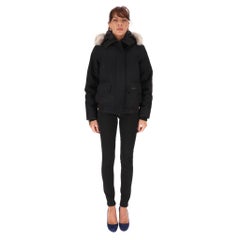 Canada Goose & Loro Piana Bomberjacke aus Wolle und Daunen mit Kojotenpelzbesatz