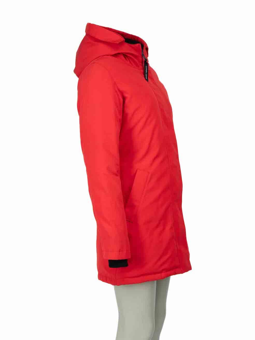 CONDITION is Very good. Hardly any visible wear to coat is evident on this used Canada Goose designer resale item. Please note that the detachable fur trim is not included.
 
Details
Red
Polyester
Down coat
Quilted lining
Zip and snap button