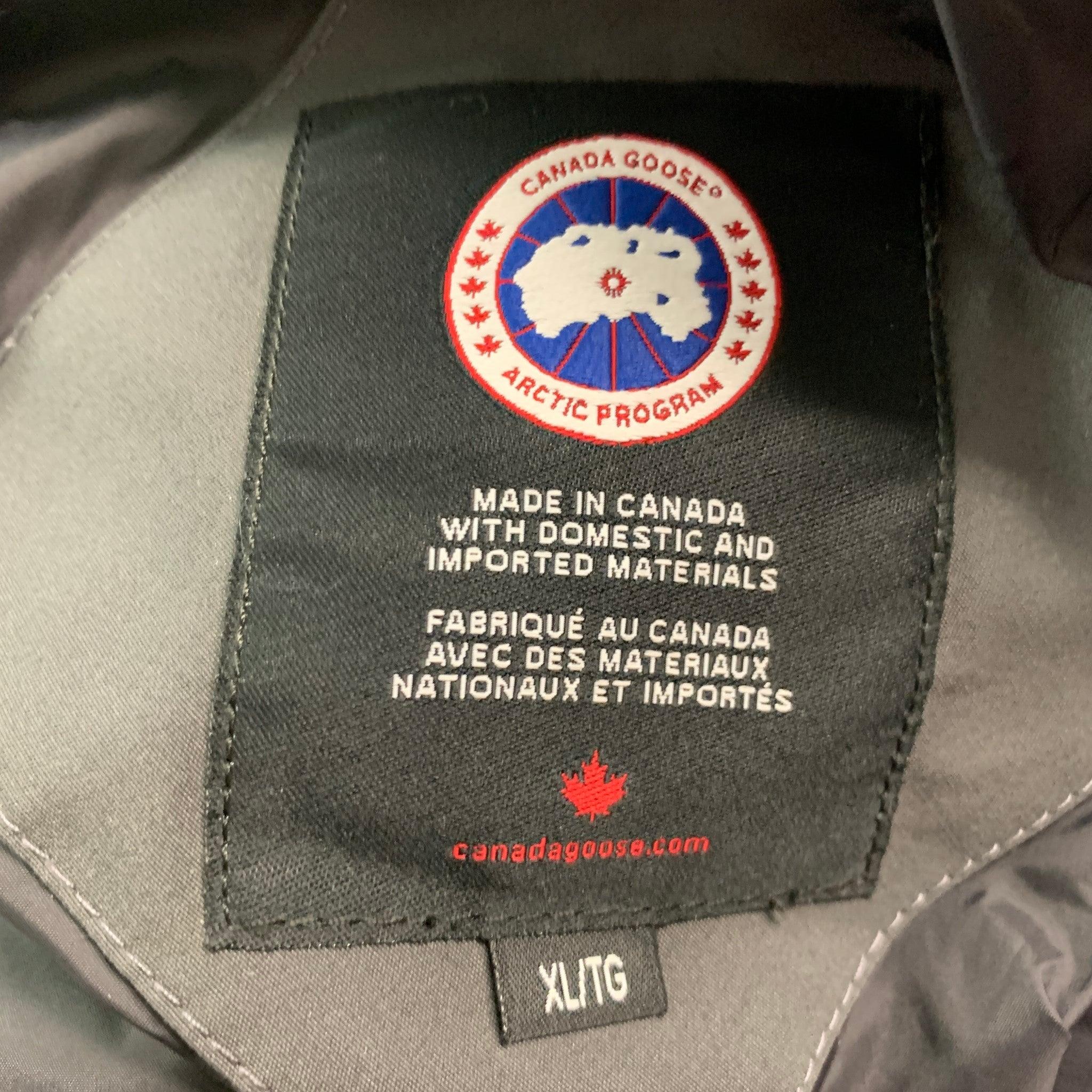 CANADA GOOSE Size XL Grey Quilted Polyester Cotton Hooded Jacket For Sale 4
