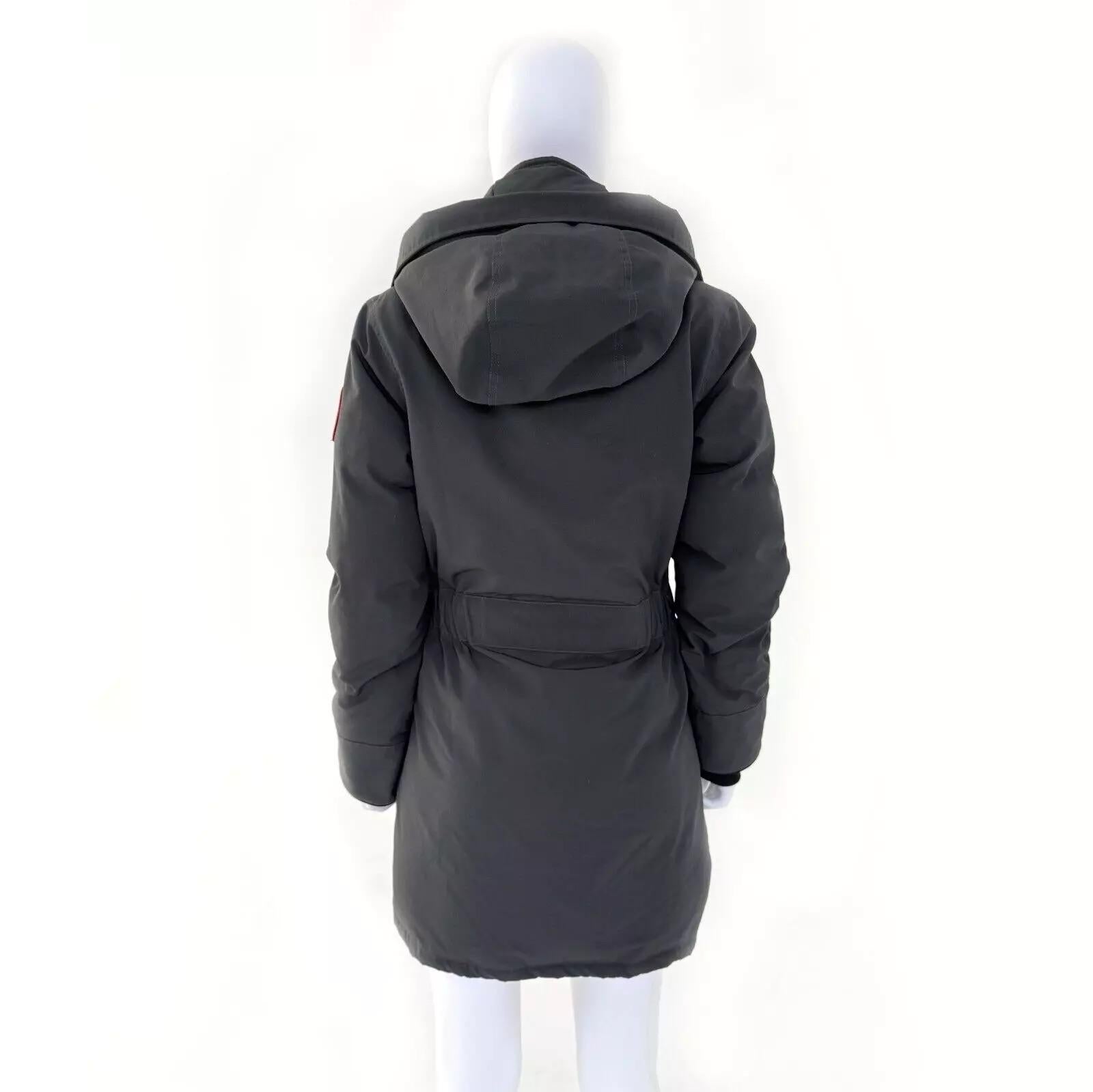 Chaqueta Parka Canada Goose Mujer - Talla s - Gris

Marca Canada Goose
Color: Gris
Nº de artículo: 6550L
Talla: 6 us  
Material: Tejido Arctic Tech con aislamiento de plumón
Estado: Usado - bueno con ligeros signos de desgaste
Cálido y aislado para