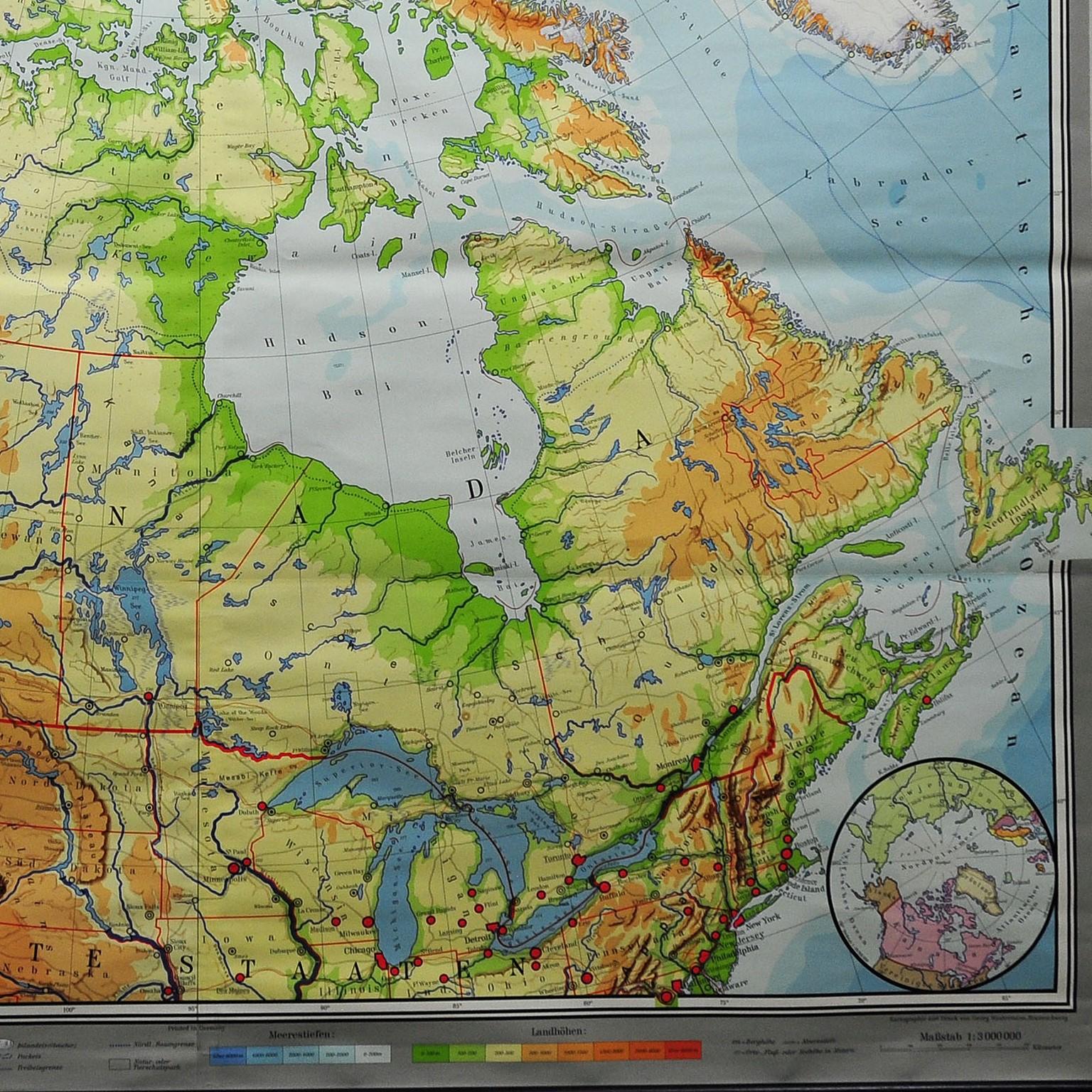 Kanada, Grünesland, Nordamerika, Karte, Vintage-Wandtafel, Rollbar im Zustand „Gut“ im Angebot in Berghuelen, DE