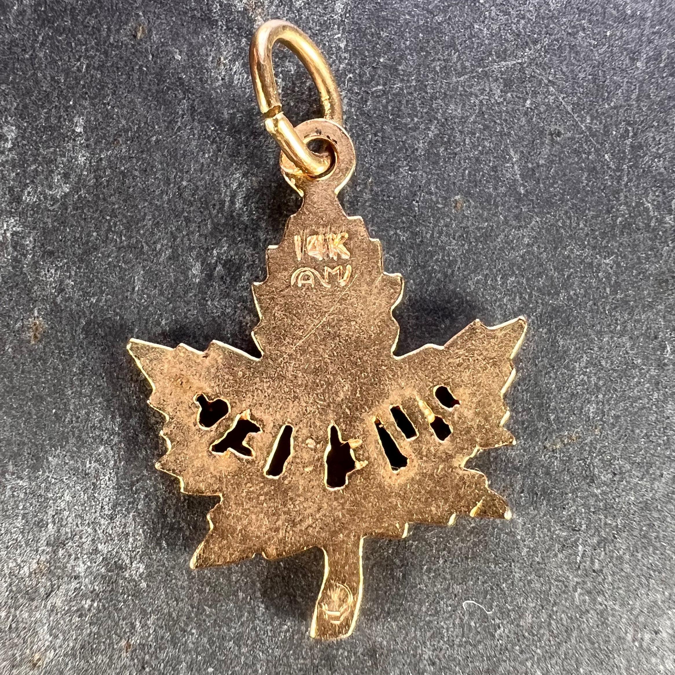 Canada Maple Leaf Quebec 14K Yellow Gold Charm Pendant In Good Condition For Sale In London, GB