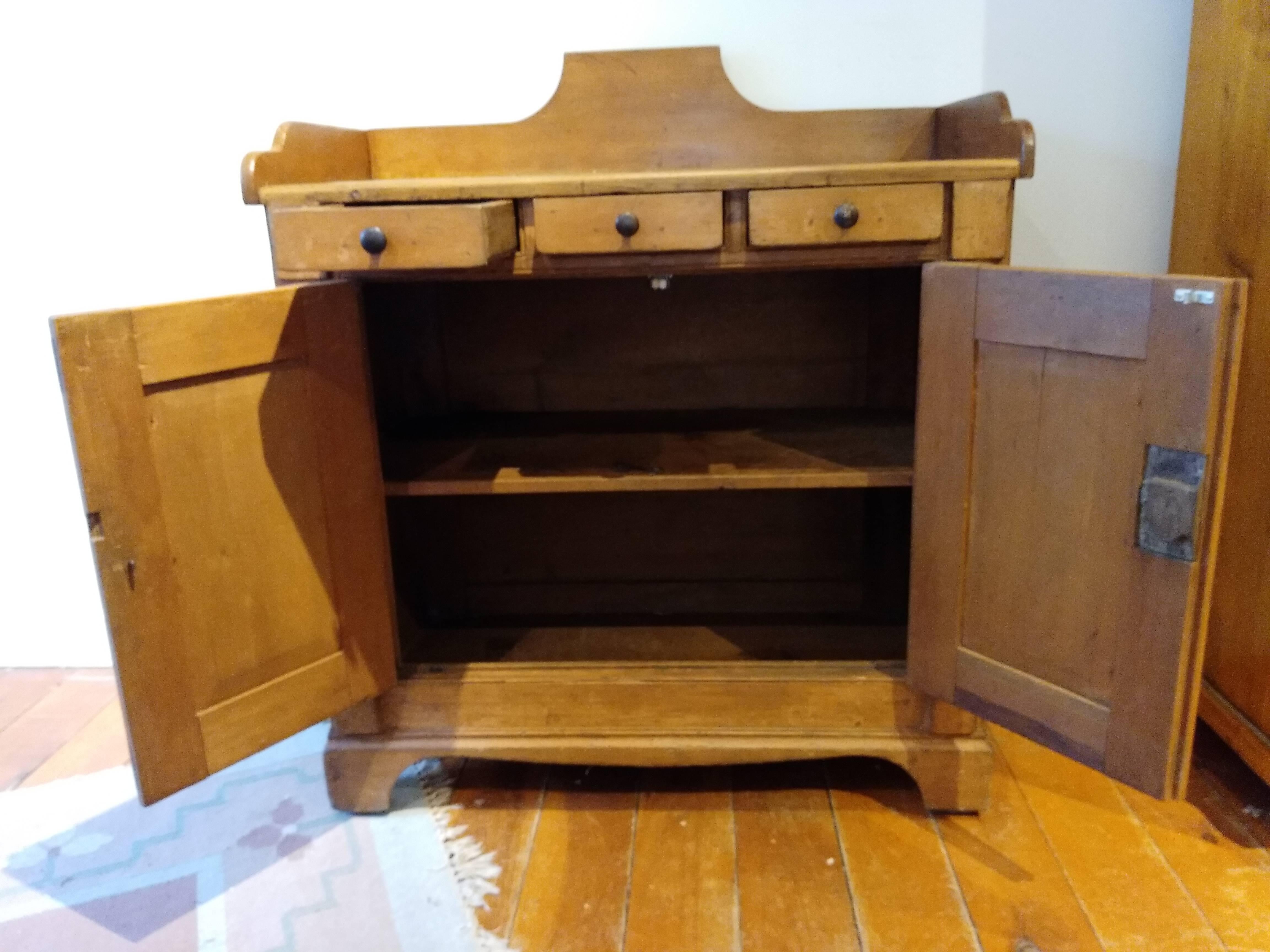 Canadian Two-Door, Three-Drawer Small Pine Buffet In Excellent Condition In Sheffield, MA