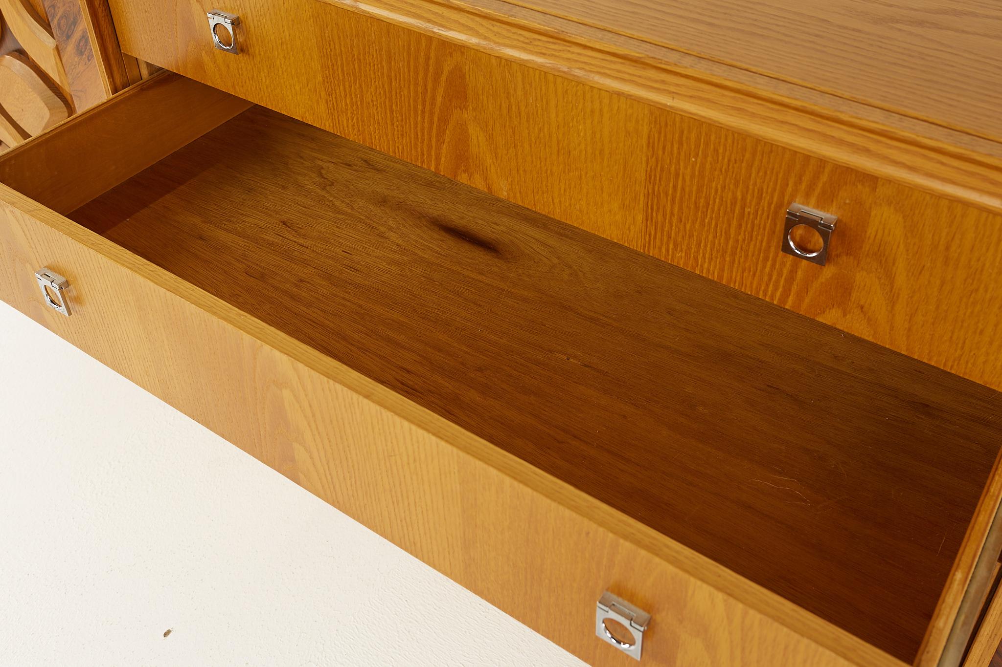 Crédence canadienne Brutalist Mid Century Sideboard Oak and Rosewood Credenza 5