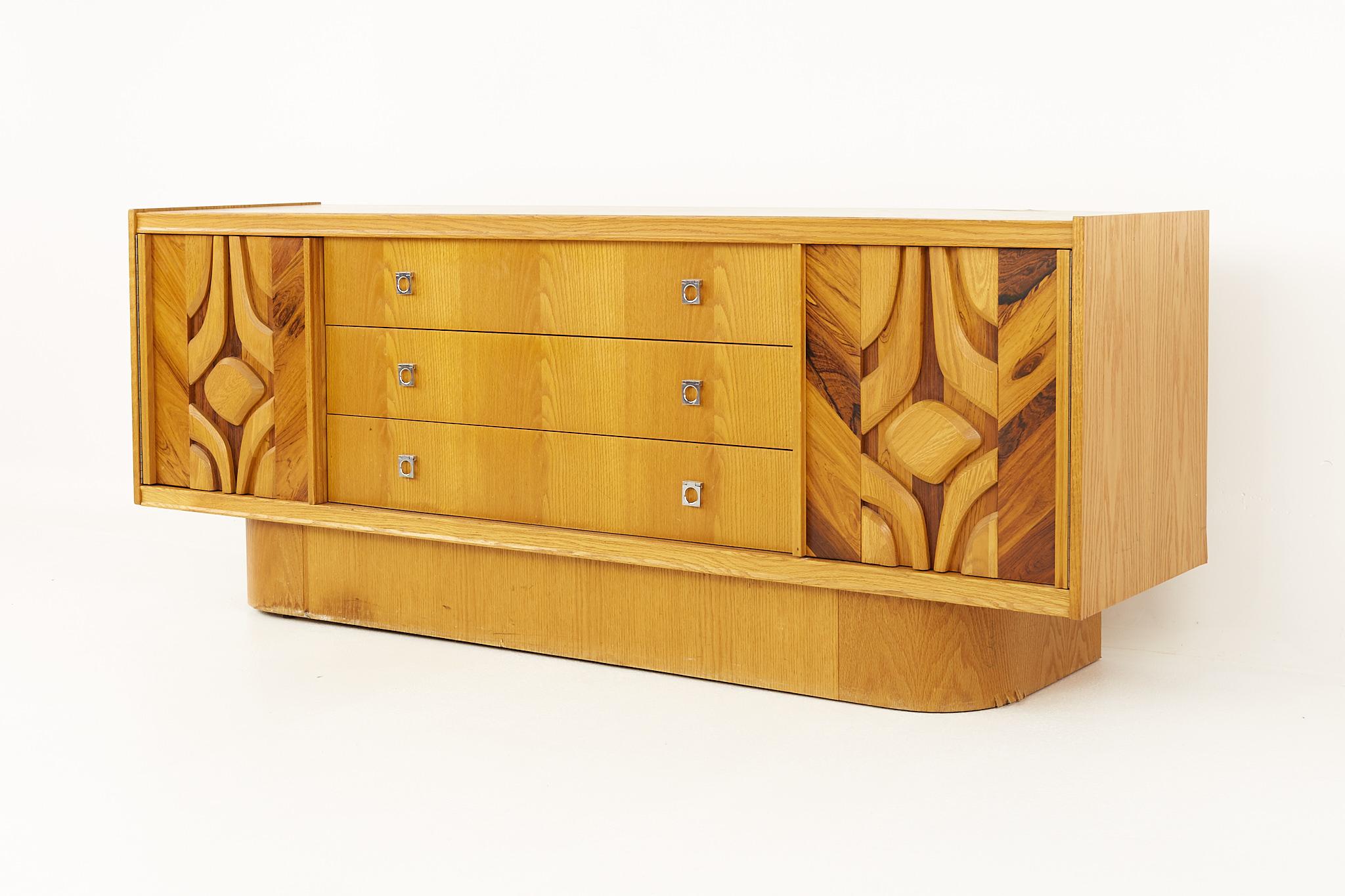 Mid-Century Modern Crédence canadienne Brutalist Mid Century Sideboard Oak and Rosewood Credenza