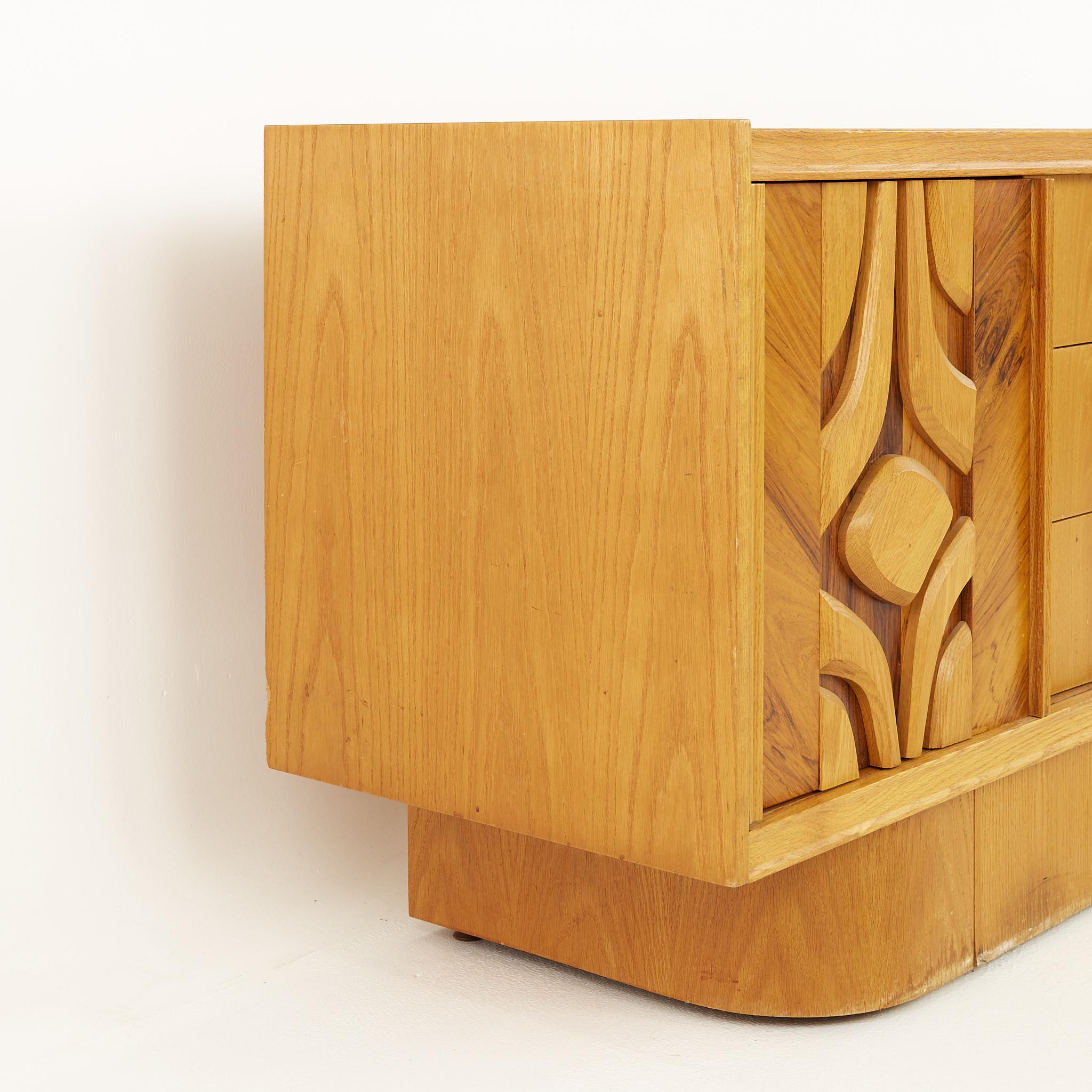 Canadien Crédence canadienne Brutalist Mid Century Sideboard Oak and Rosewood Credenza