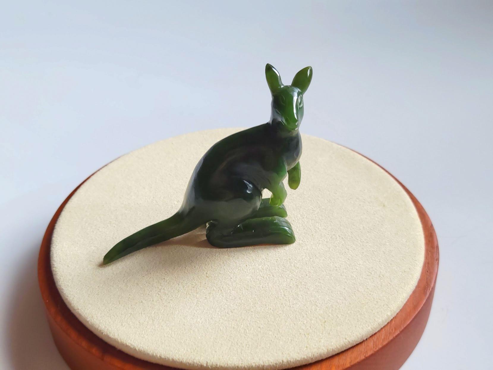 Canadian Carved Nephrite Australian Kangaroo Figurine  In Excellent Condition For Sale In Chesterland, OH