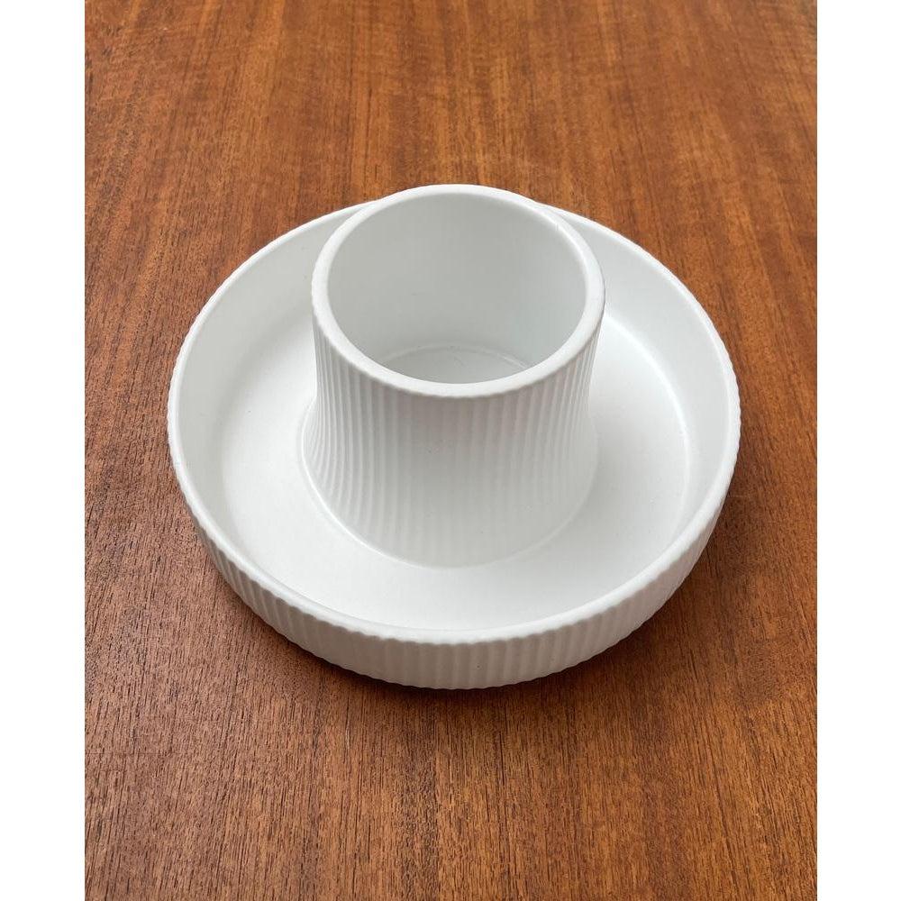 Canadian Ceramic Bowl by Sung Wook Park for Umbra, in Very Good conditions. Designed from 2000 This piece has an attribution mark.

Additional information:
Materials: Ceramic
Color: White
Styles: Minimalist
Country of Origin: Canada
Item Type: