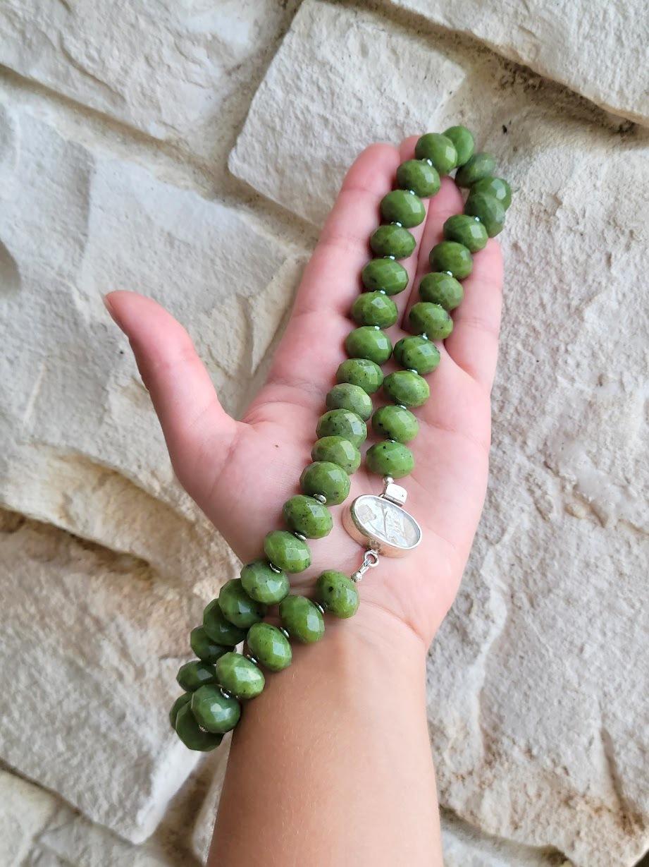 Collana di giada canadese in nefrite verde In condizioni Nuovo in vendita a Chesterland, OH