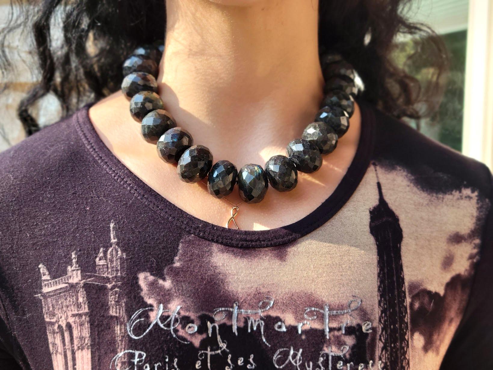 Perlina Collana di perline di labradorite canadese in vendita