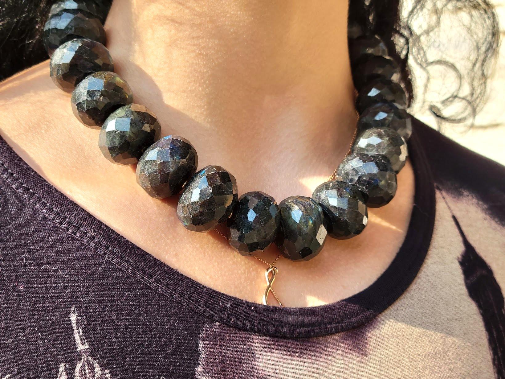 Donna Collana di perline di labradorite canadese in vendita