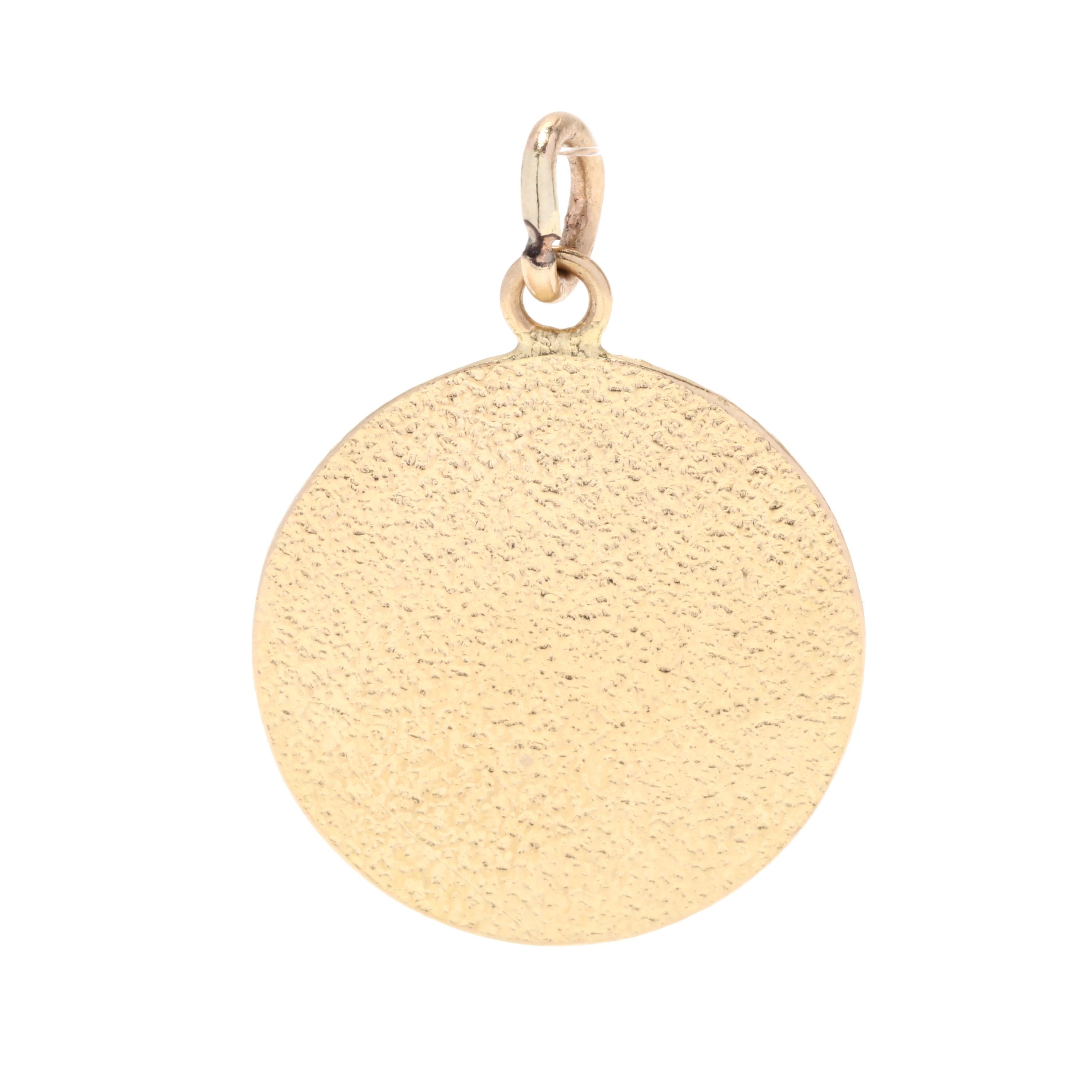 A vintage 14 karat yellow gold Canadian maple leaf charm. This round medallion charm features a raised maple leaf motif surrounded by a ridged border and with a thin bail.

Length: 7/8 in.

Width: 11/16 in.

Weight: 1.2 dwts. / 1.9 grams

Metal:
