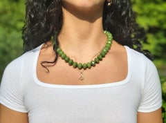 Collana di giada nefrite canadese di 19", con chiusura in argento A. Silver, unica nel suo genere.