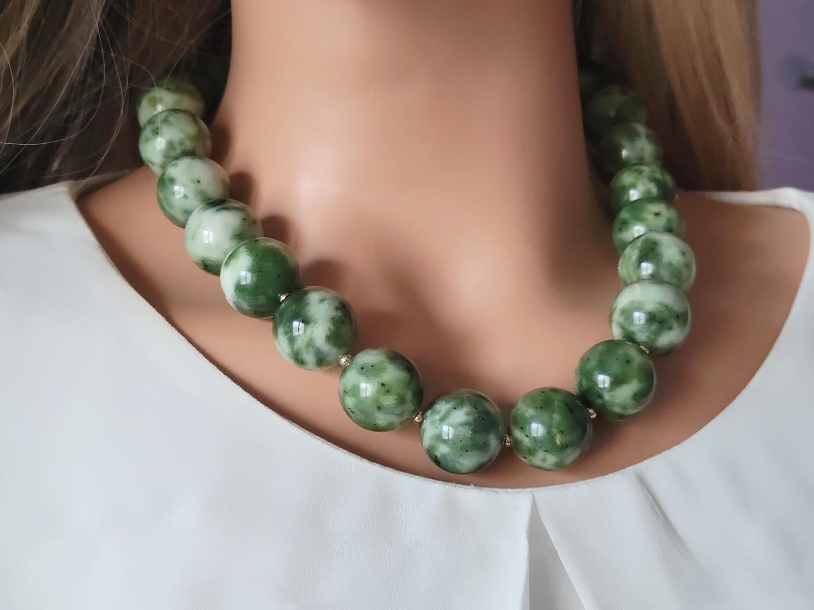 Canadian Nephrite Jade Necklace For Sale 2