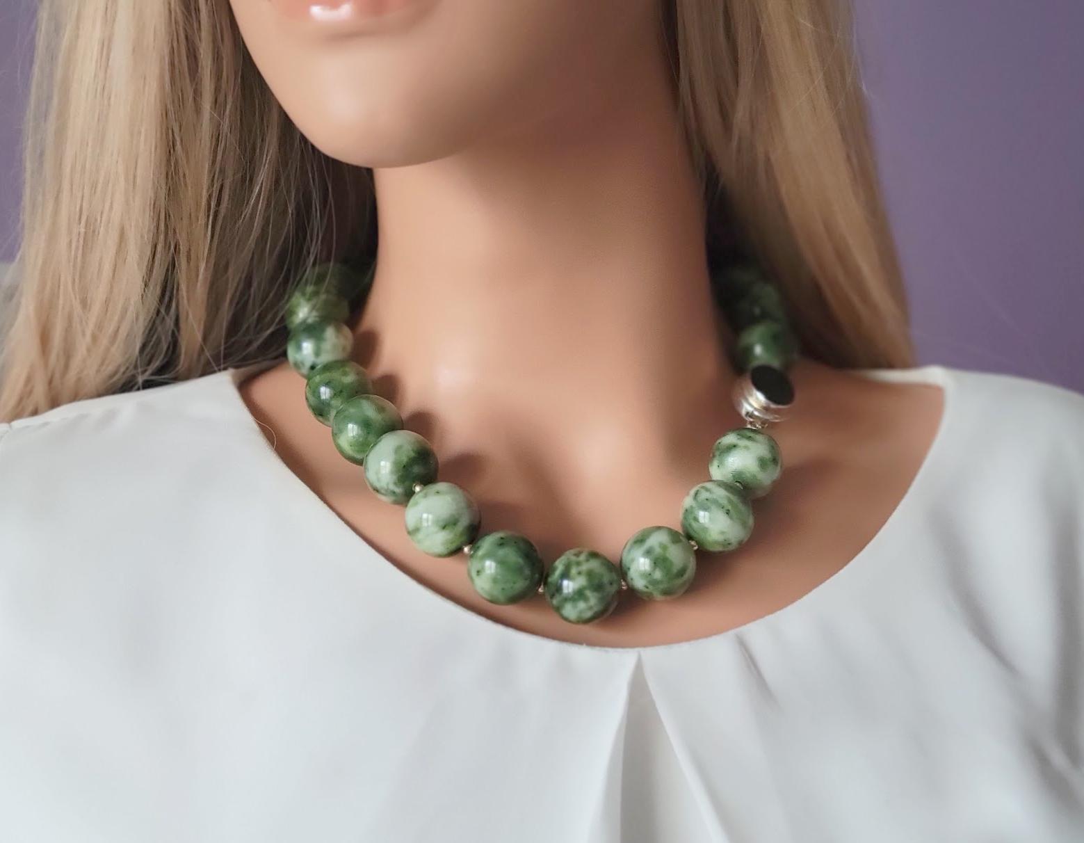 Canadian Nephrite Jade Necklace For Sale 4