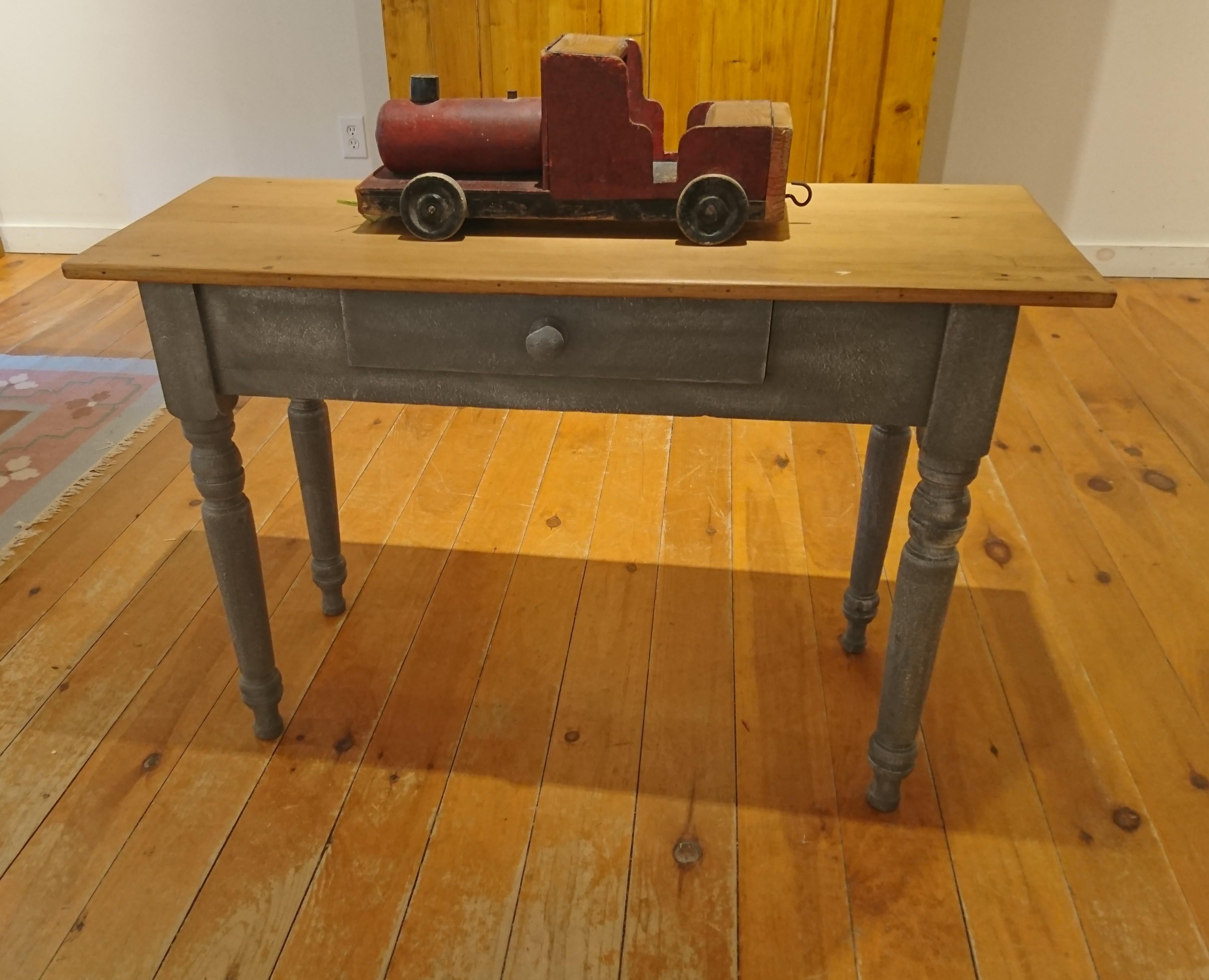 Canadian Small Painted Table 1