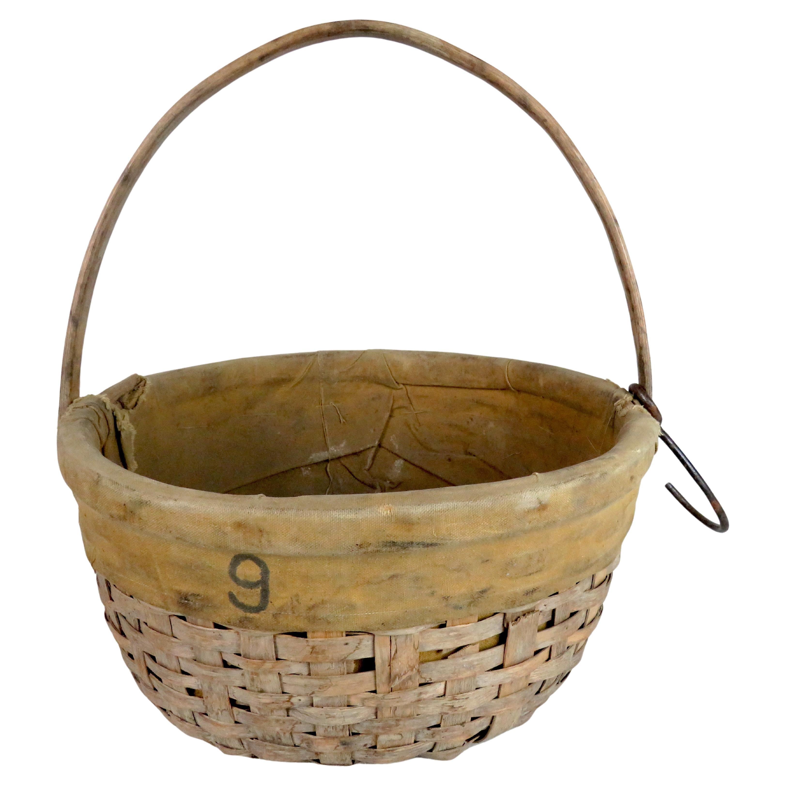 Cesto canadese con manico a dondolo e fodera in tela, circa 1900 in vendita