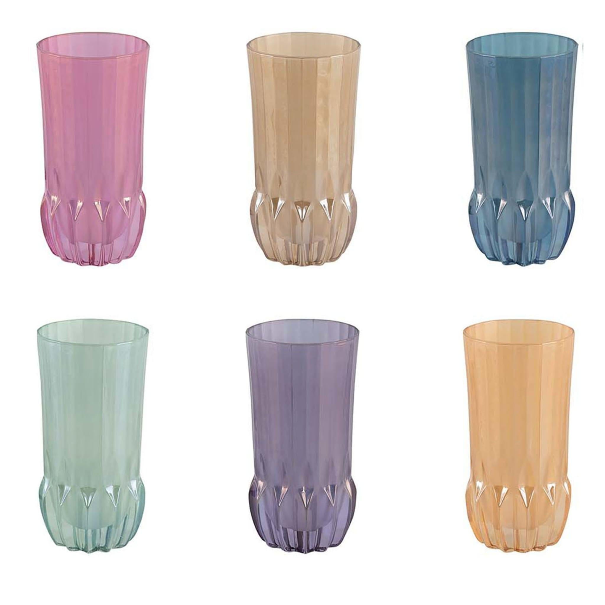 Masterfully crafted by hand, this set of six soft drink glasses will infuse a modern decor with lively charm thanks to its rainbow color palette and elegant engravings marking the clean surface of each piece.