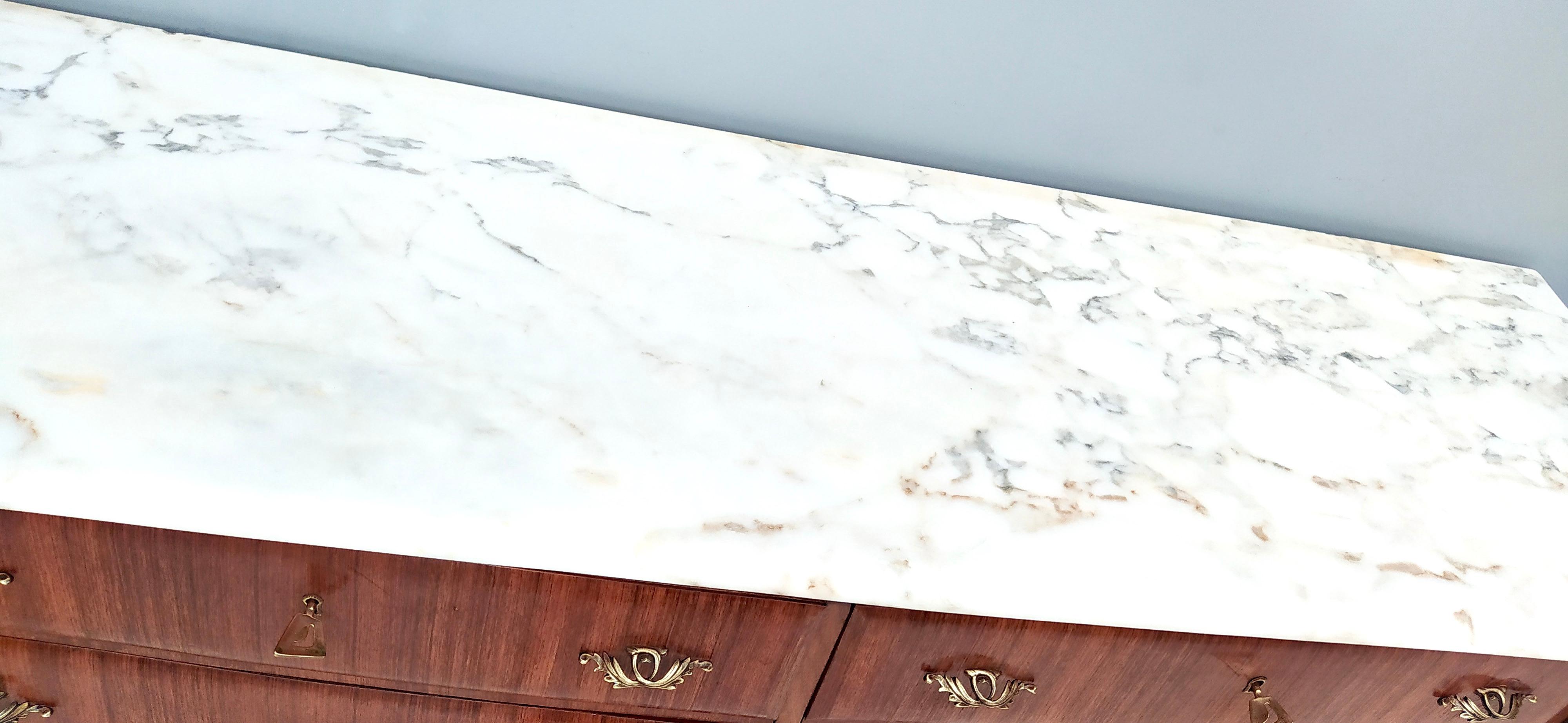 Cómoda vintage de nogal negro fabricada por Dassi con tapa de mármol de Carrara, Italia en venta 8