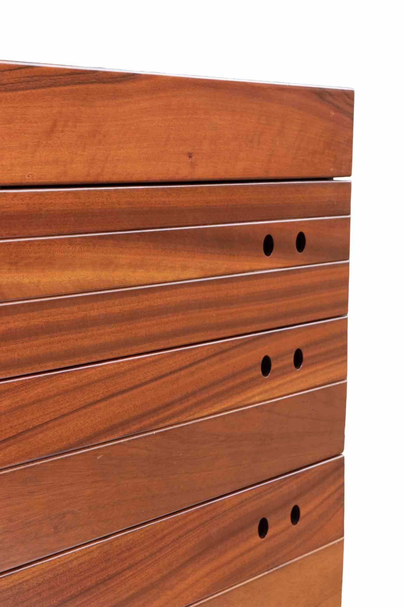 Legno Cassettiera impiallacciata in noce Canaletto, anni '60 in vendita