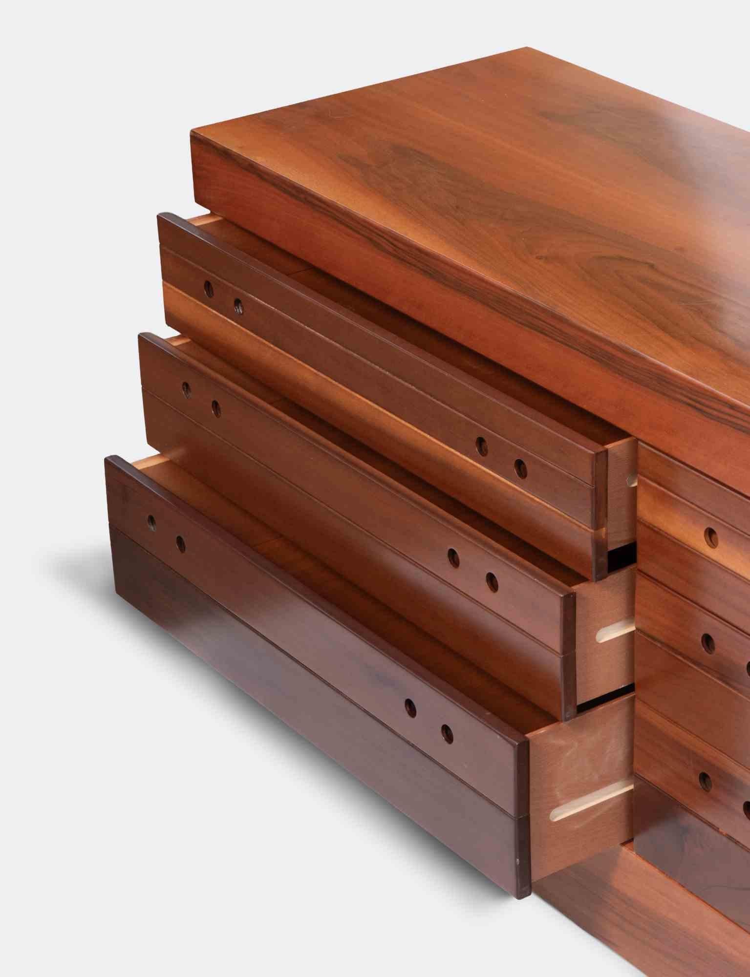 Cassettiera impiallacciata in noce Canaletto, anni '60 in vendita 1