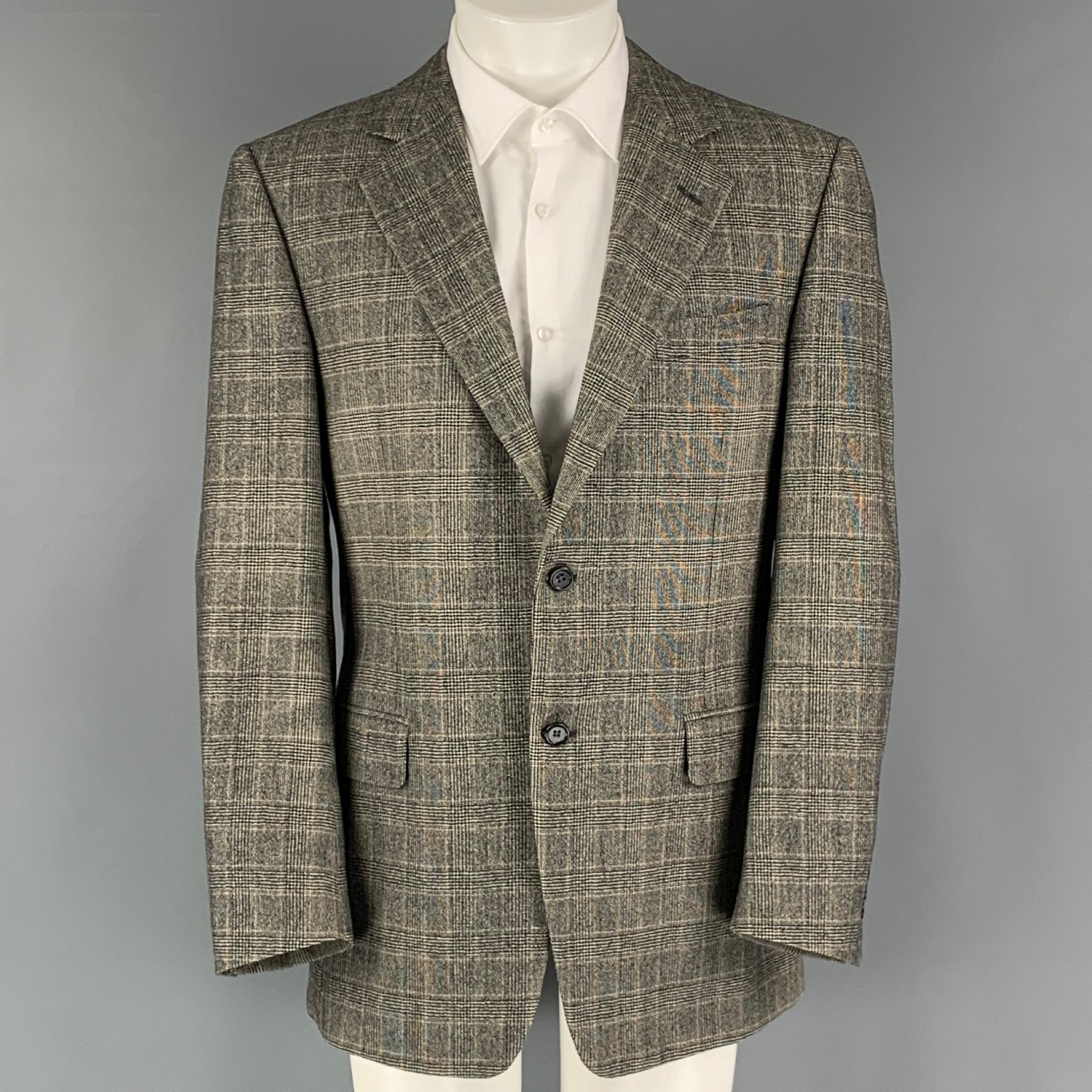 CANALI blazer comes in black and beige glenplaid cashmere material, featuring a notch lapel, flap pockets, 2 buttons closure, single breasted. Made in Italy.

Excellent Pre-Owned Condition.
Marked: 50R IT

Measurements:

Shoulder: 19 in.
Chest: 44