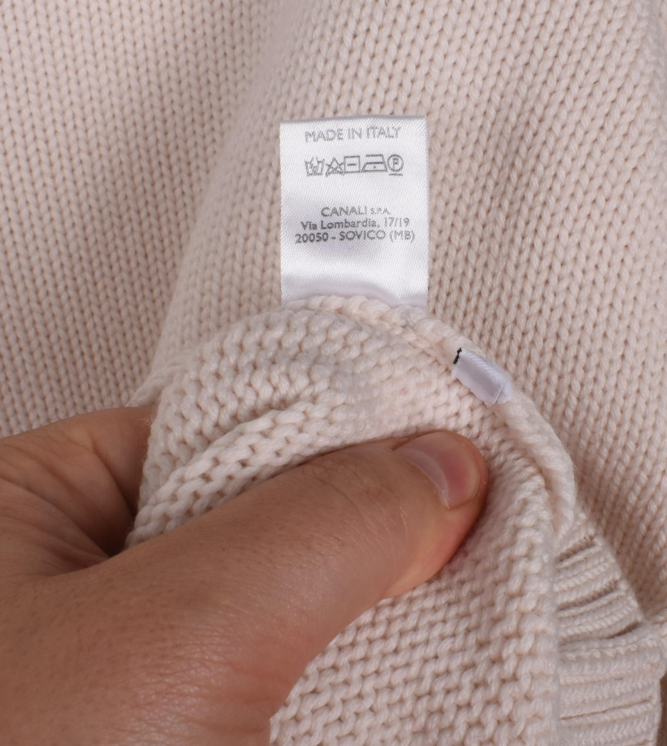 Consultez mes autres annonces. A beaucoup d'autres vêtements de marque à vendre. Ouvert à toutes les offres.
L'article mis en vente est 100% authentique Canali Heavy Knit Men Sweater, S1697, DU5
Couleur : Crème/Gris
(La couleur réelle peut varier