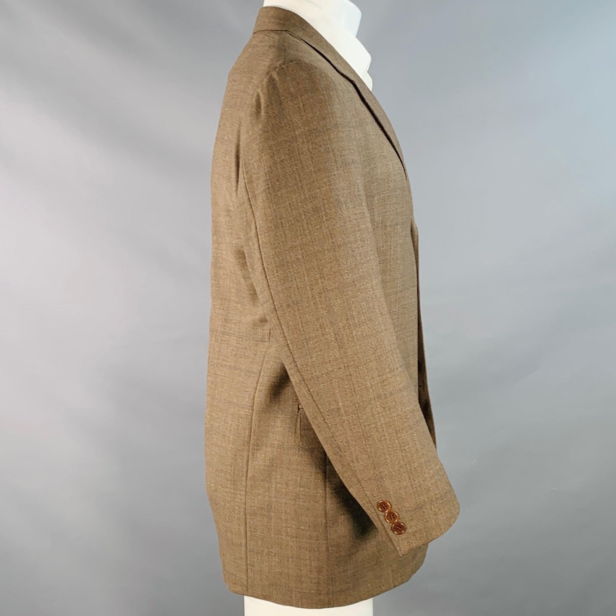 Manteau de sport de Canali
en laine brune, avec un motif à carreaux bleus, un revers à cran, un dos sans aération et une fermeture à trois boutons. Fabriqué en Italie. Excellent état. 

Marqué :   IT 50 

Mesures : 
 
Épaule : 18.25 pouces Poitrine