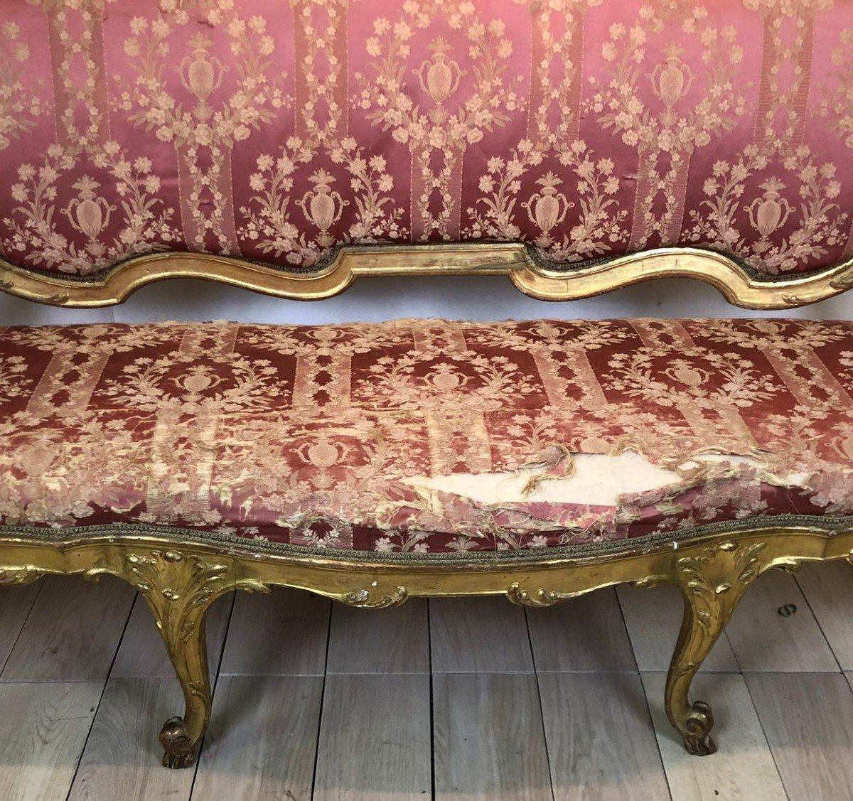 Italian Three-seater canapé finely inlaid in gilded wood 18th century For Sale