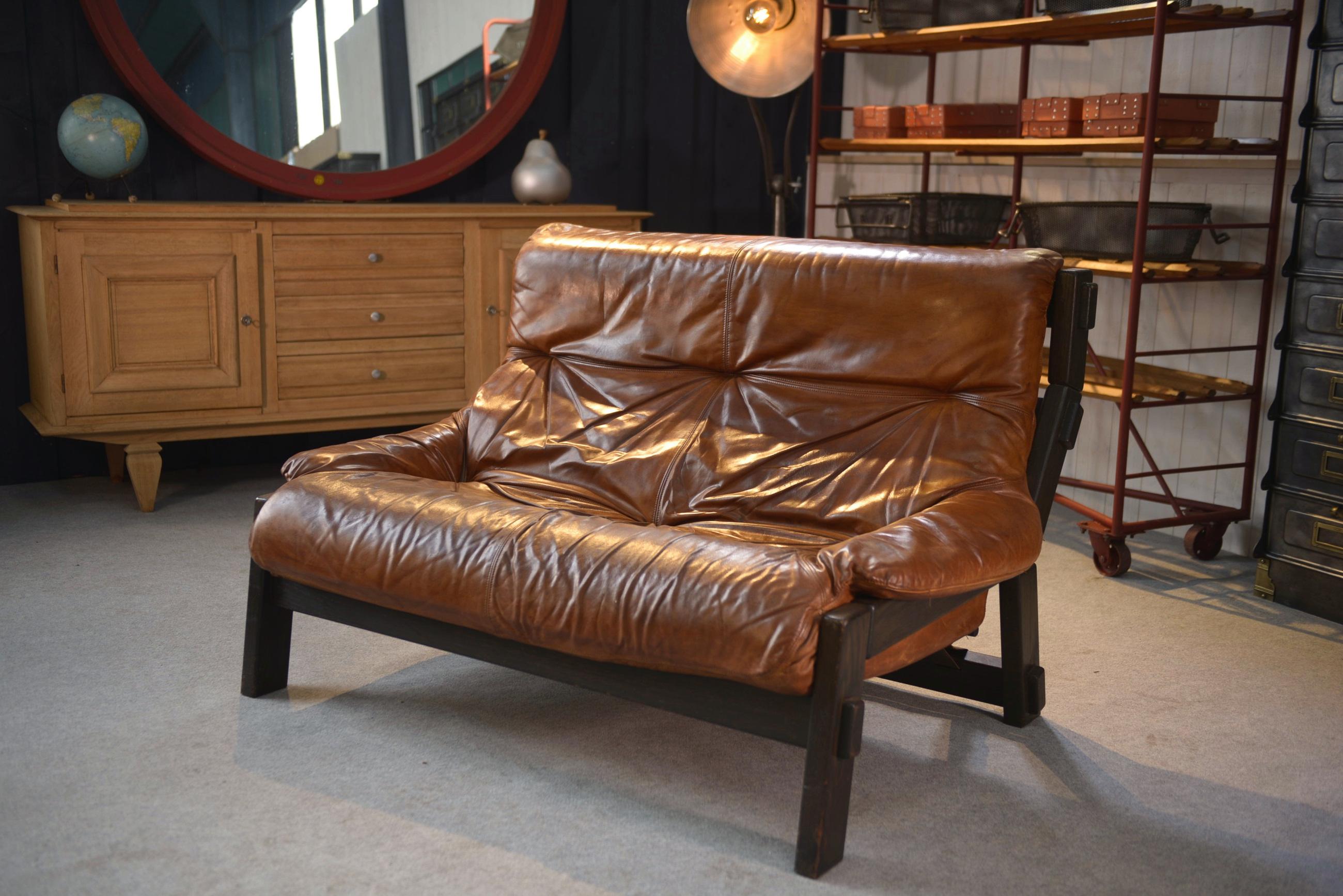 Canapé brutaliste en chêne et cuir patiné 1960's For Sale 5