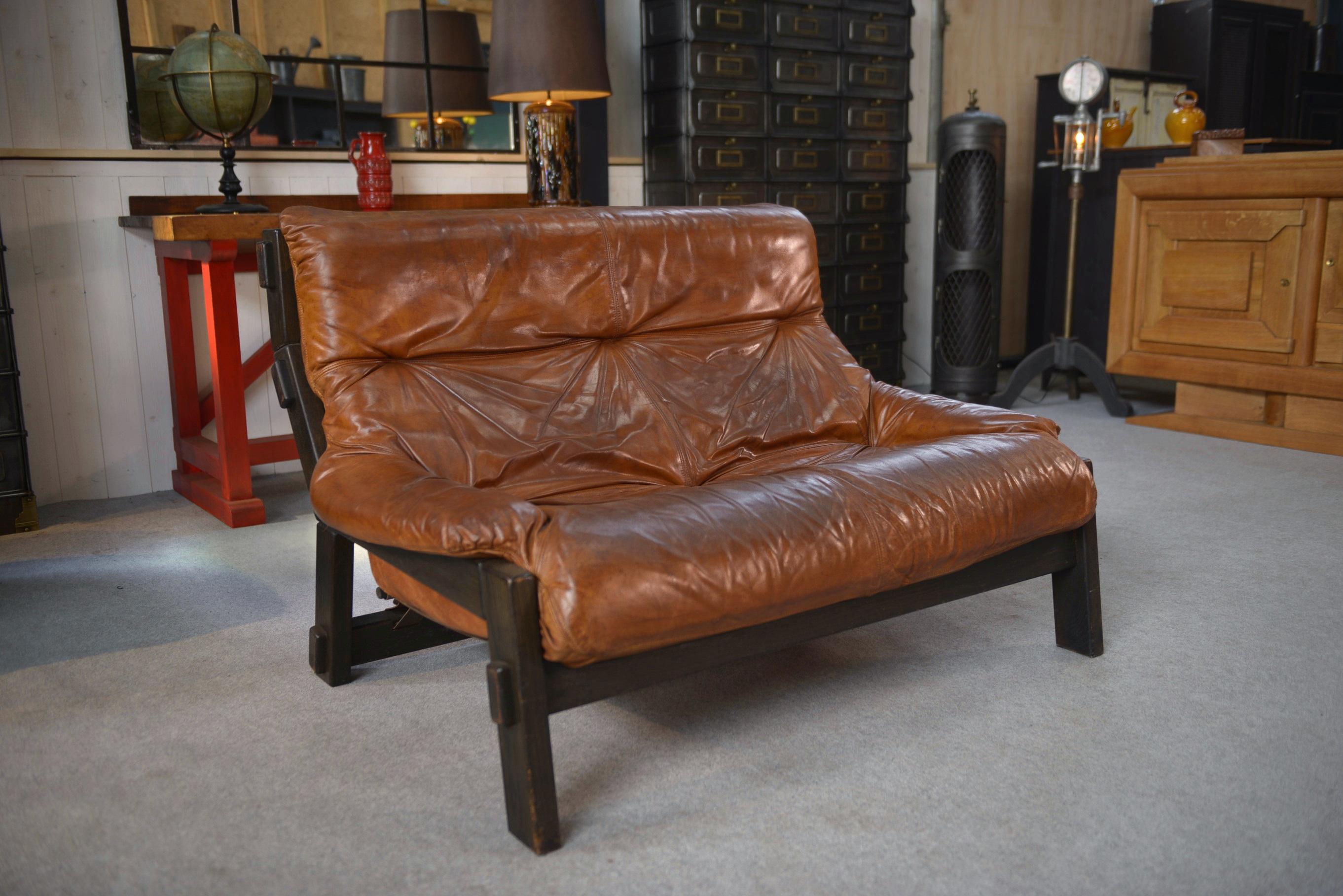 Canapé brutaliste en chêne et cuir patiné 1960's For Sale 3