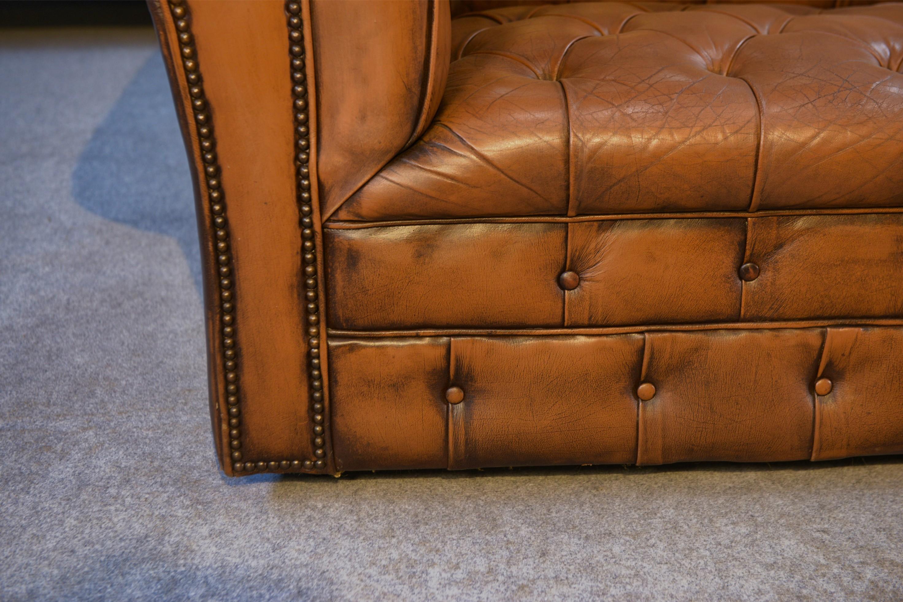 Pelle Chesterfield capitonné fauve in vendita