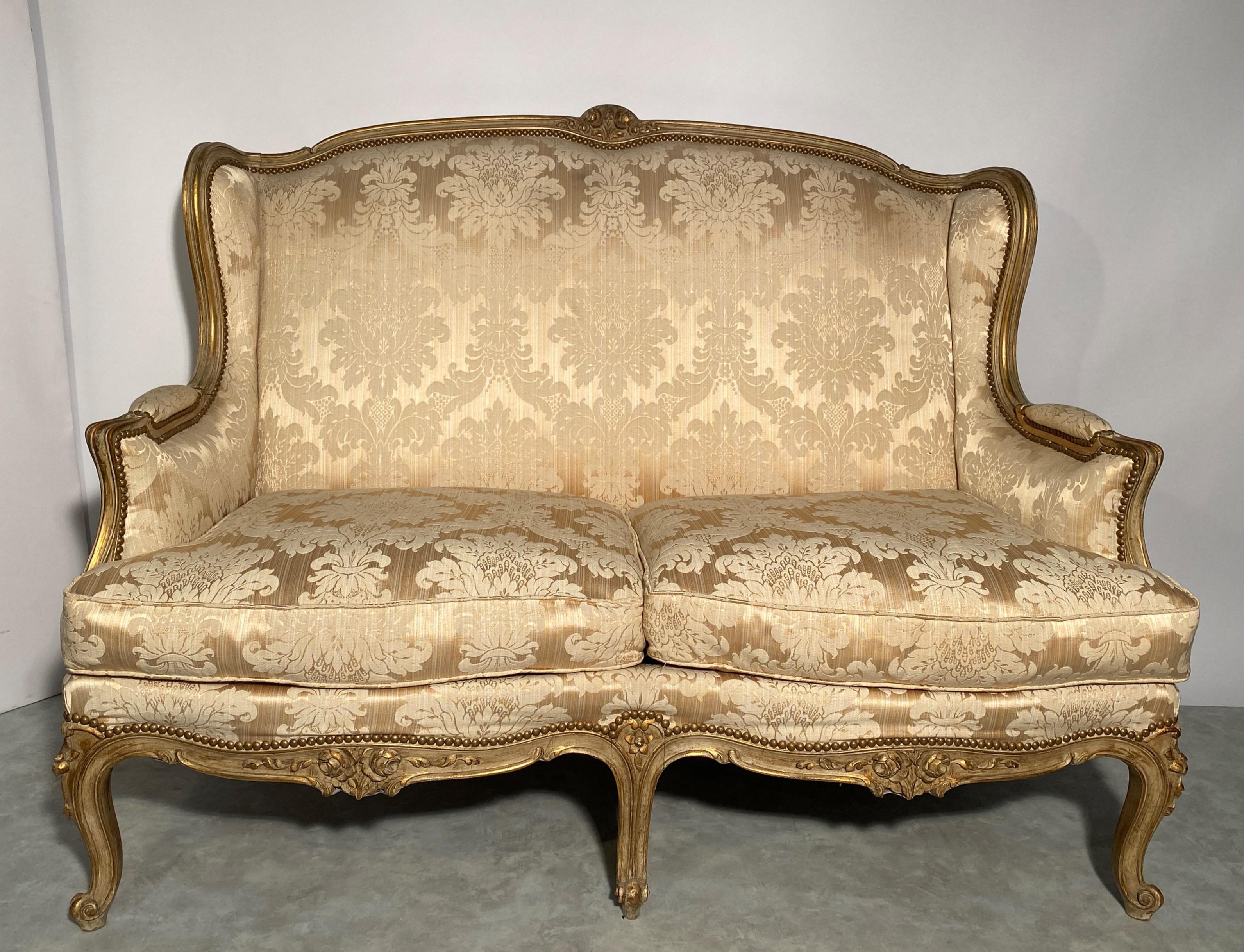 Sofa aus geformtem Holz und geschnitzt mit Blumen, Frankreich, Louis XV.-Stil (20. Jahrhundert) im Angebot