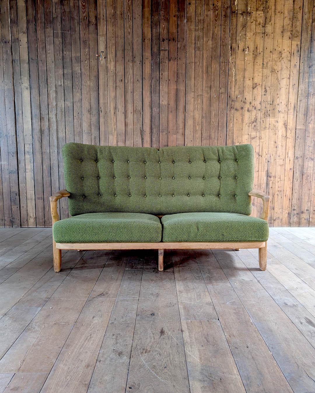 Metà XX secolo Guillerme and Chambron Romeo and Juliet model sofa in vendita