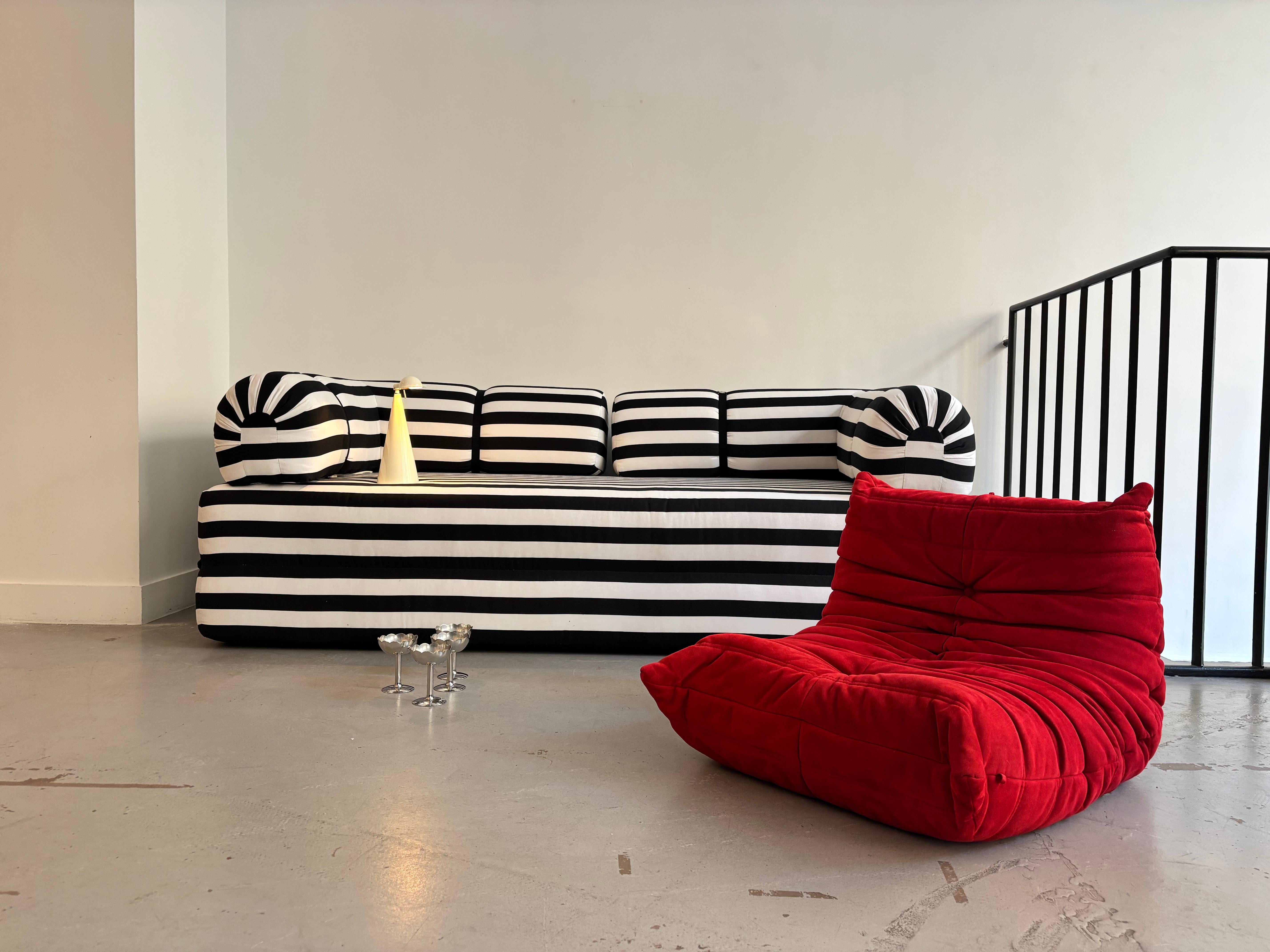 Canapé- lit rayé noir et blanc vintage For Sale 4