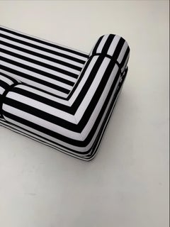 Canapé- lit rayé noir et blanc vintage