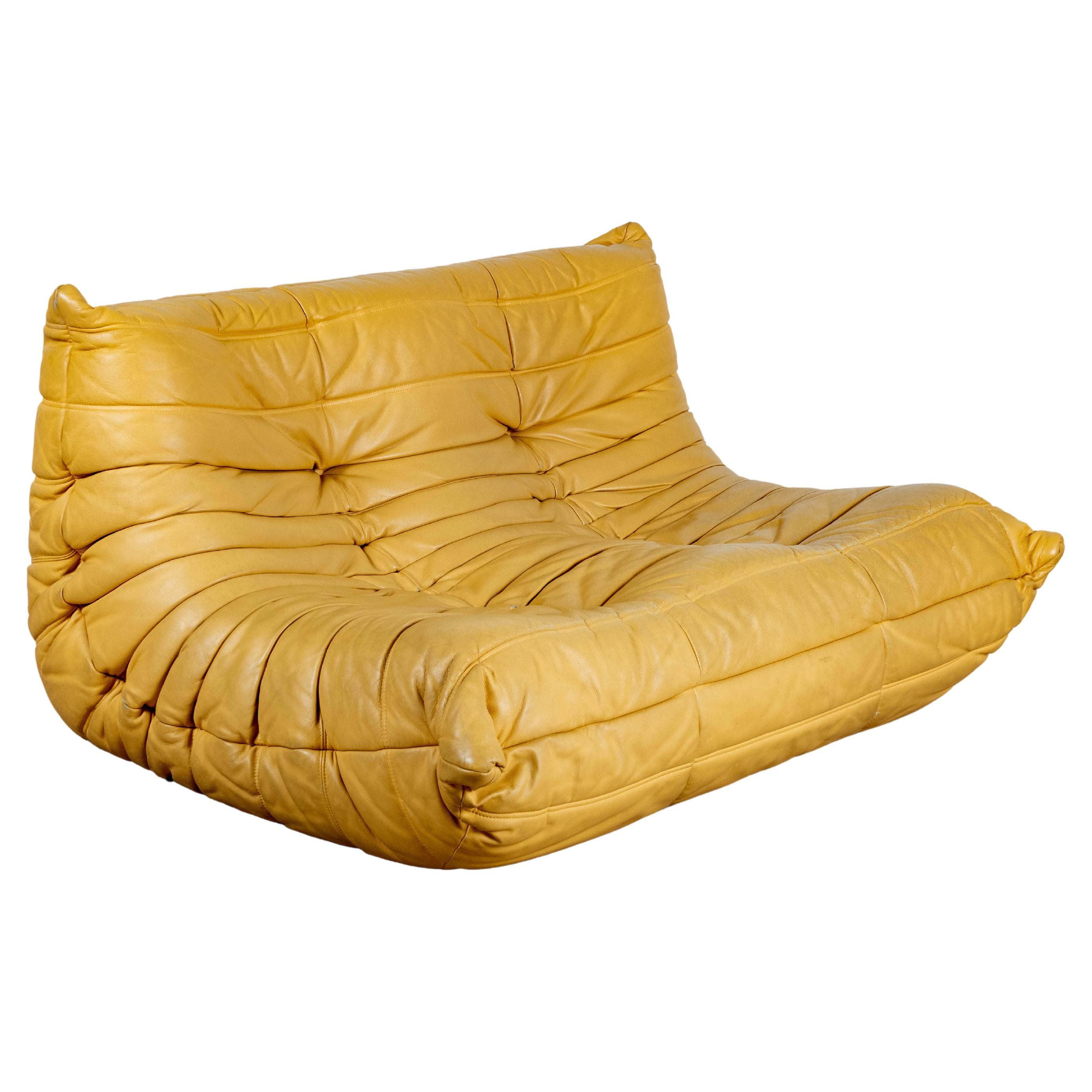 Canapé Togo cuir gold par Michel Ducaroy pour Ligne Roset 1973