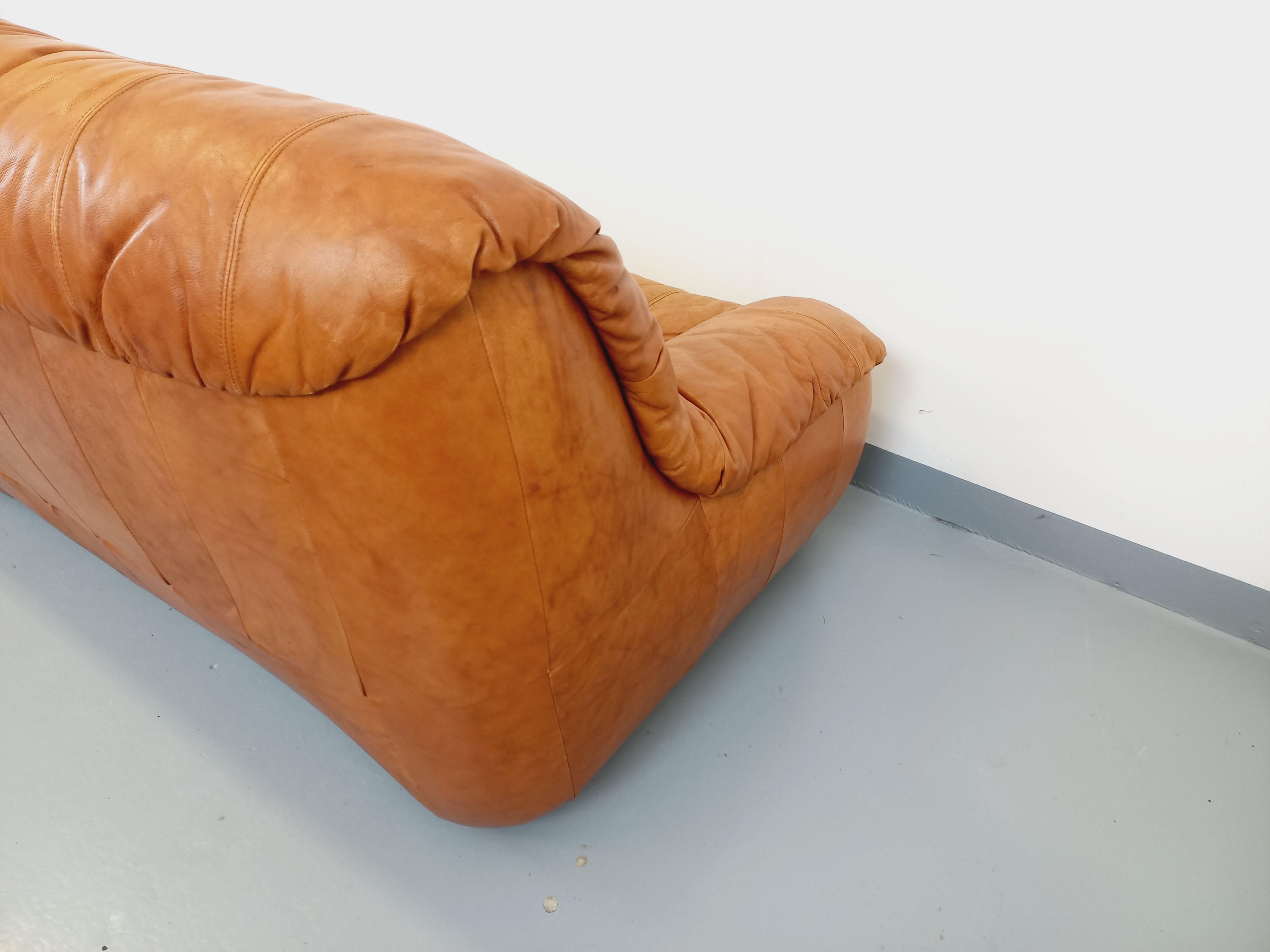 Canapé vintage en cuir cognac des années 70 6