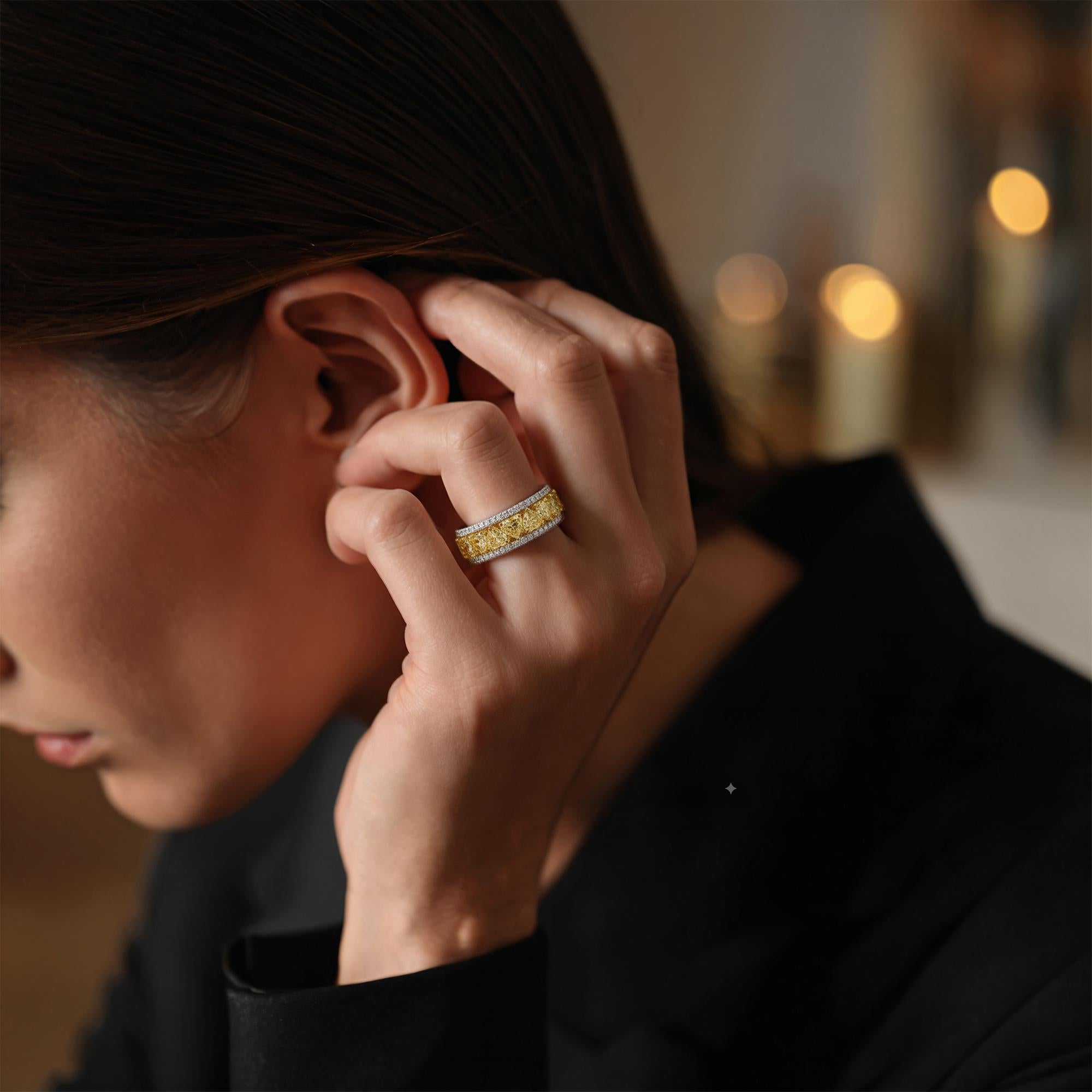 En vente :  Bague d'éternité en or jaune 18K à double rangée de diamants Canary 2