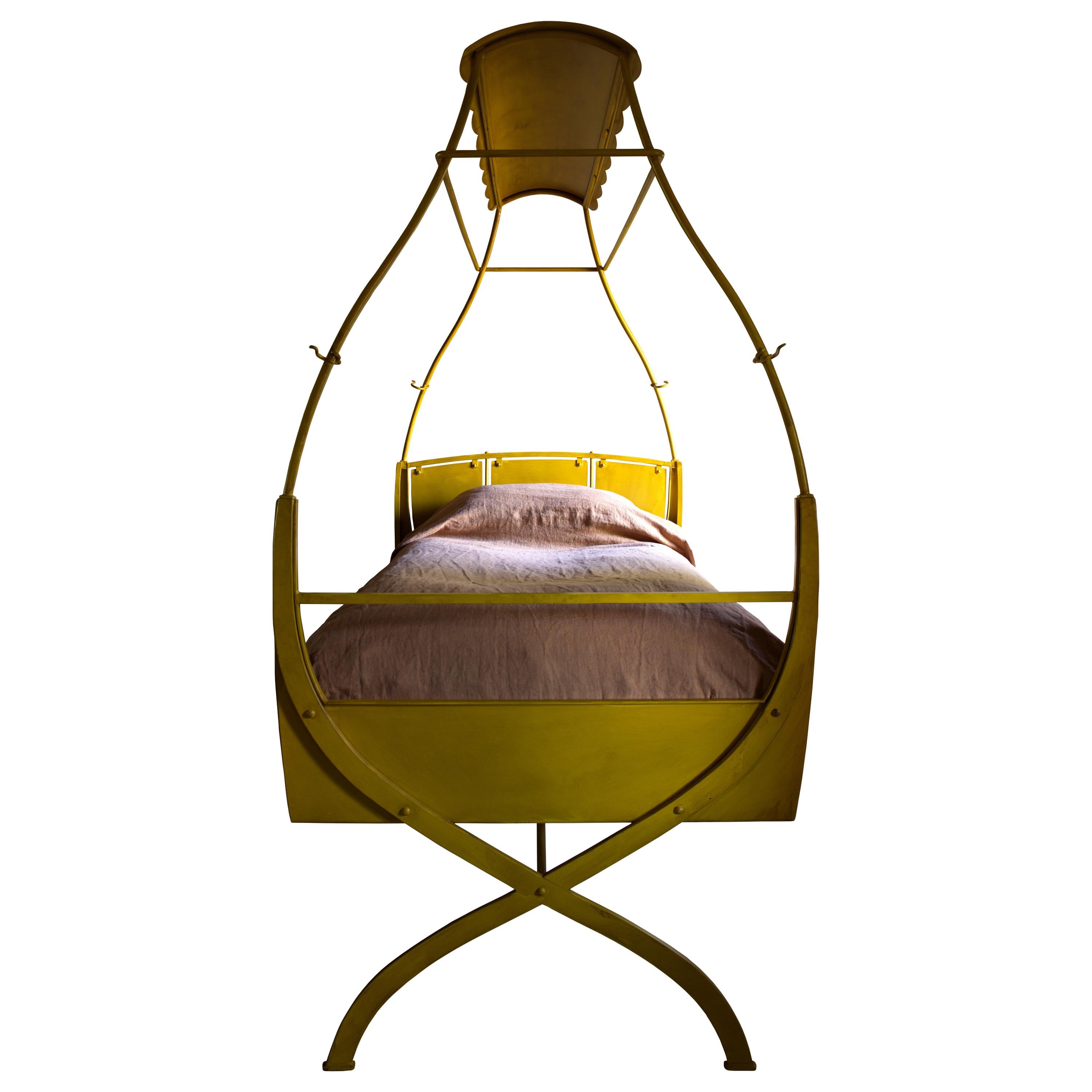 Kanarienvogelbett:: X-Rahmen-Bett aus lackiertem Stahl:: teils Fahrgeschäft:: teils Schaukel