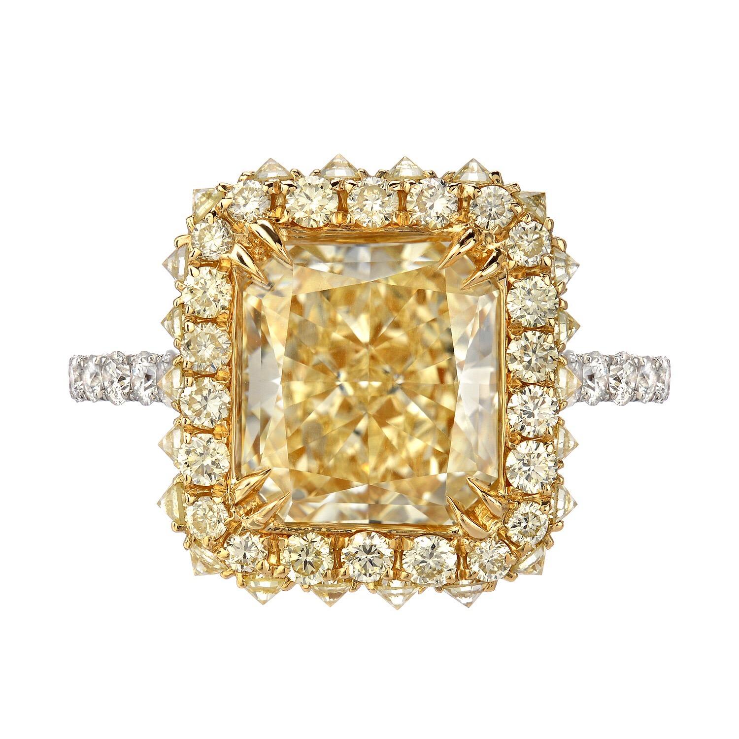 Outstanding 3.78ct Fancy Light Yellow diamond, VS2 clarity, radiant cut, is surrounded by 0.88ct round brilliant Fancy Yellow Diamonds, set inversely on the sides, and 0.66ct G color, VS clarity, round brilliant diamonds set gradually on the